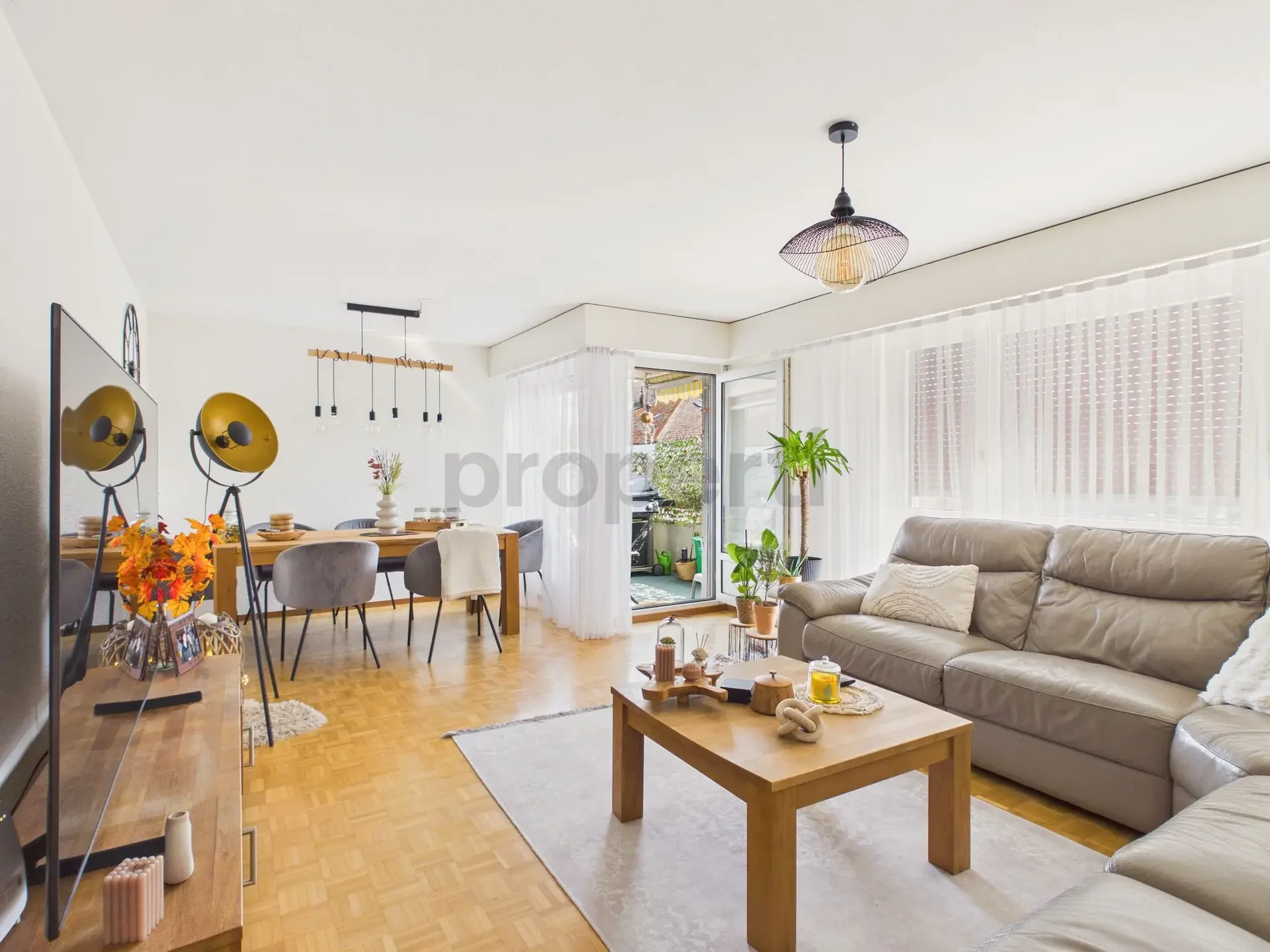 Appartement lumineux 5.5 pièces avec balcon, Tafers