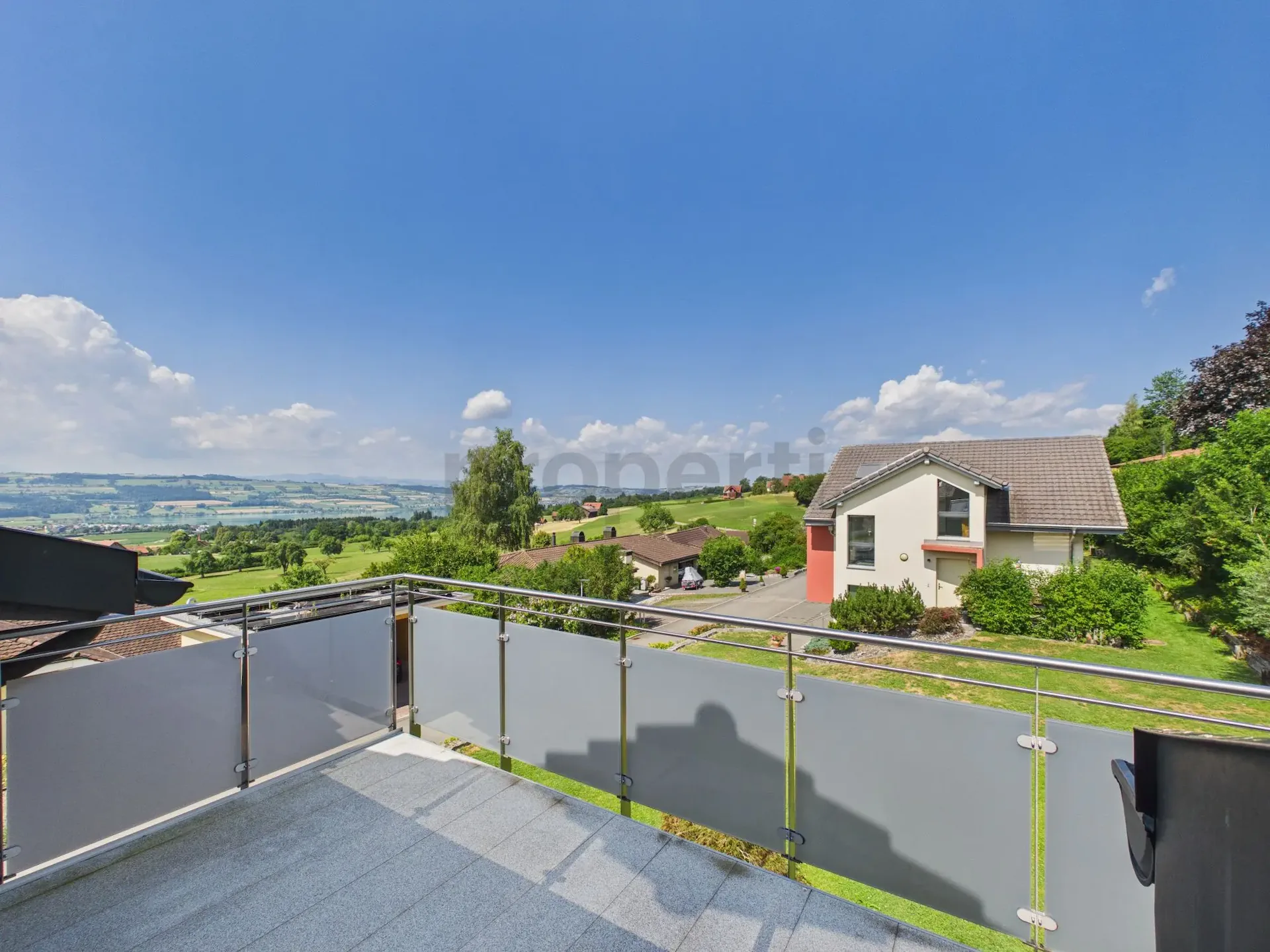 Balcone con vista sul Sempachersee, appena ristrutturato e torre di lavaggio privata