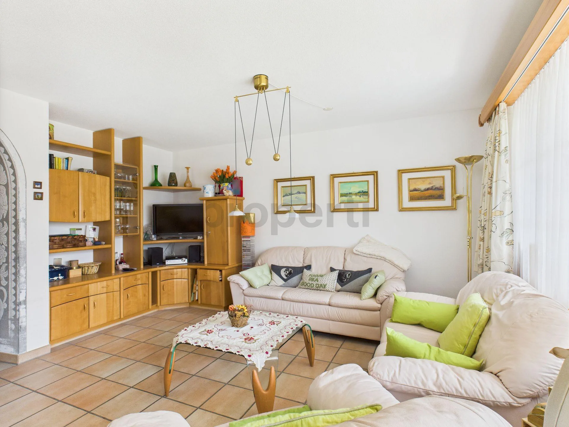 Welcome to Valens. For sale is a stylish 3.5-room apartment with a beautiful mountain view