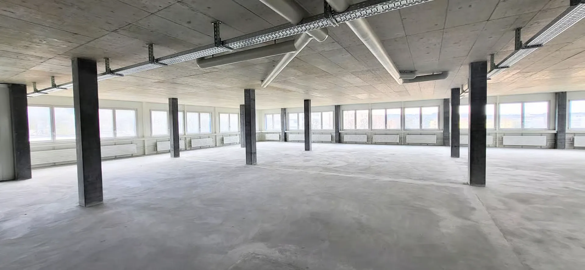 750m² - Espace commercial flexible sur A1
