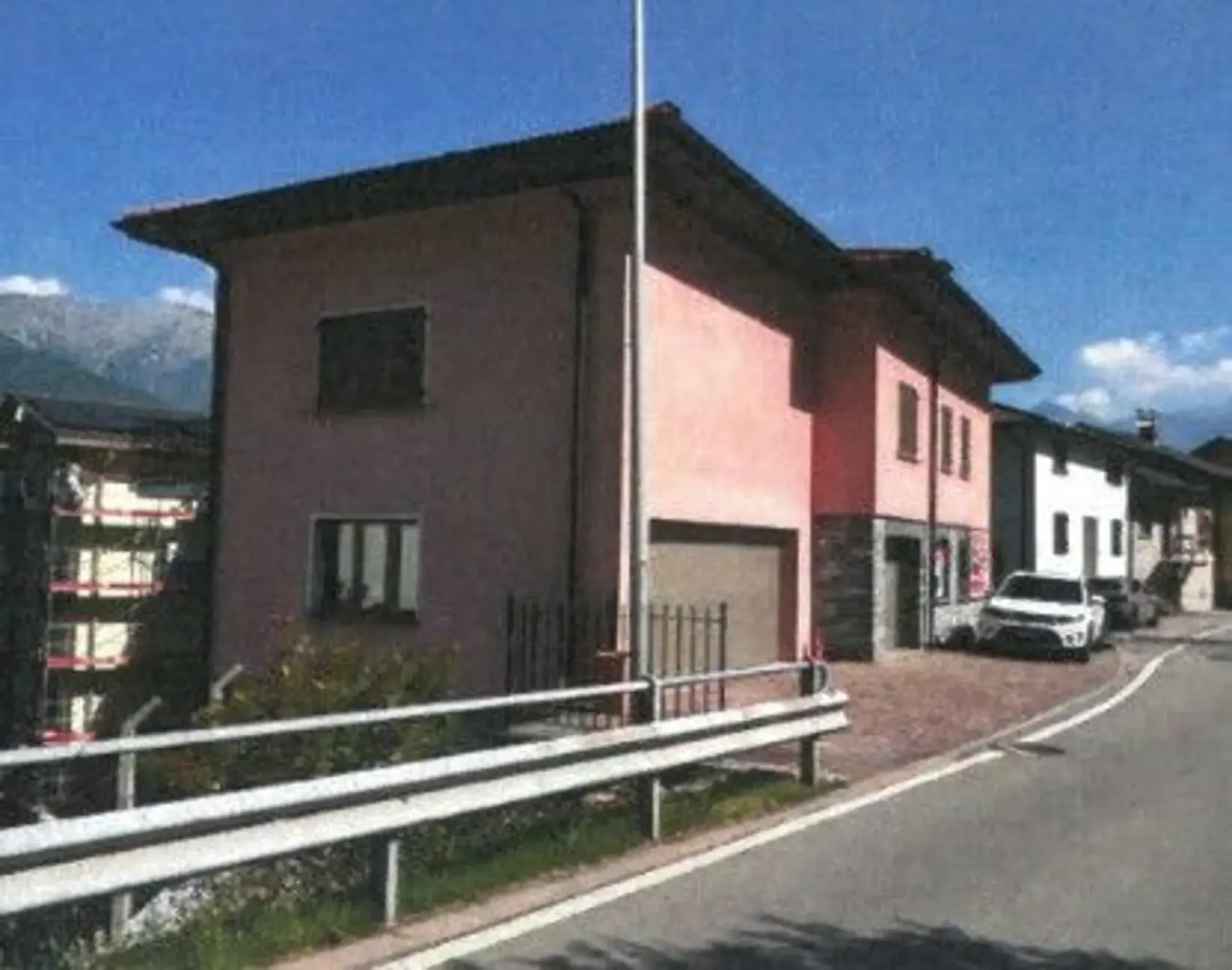 *Casa bifamiliare*