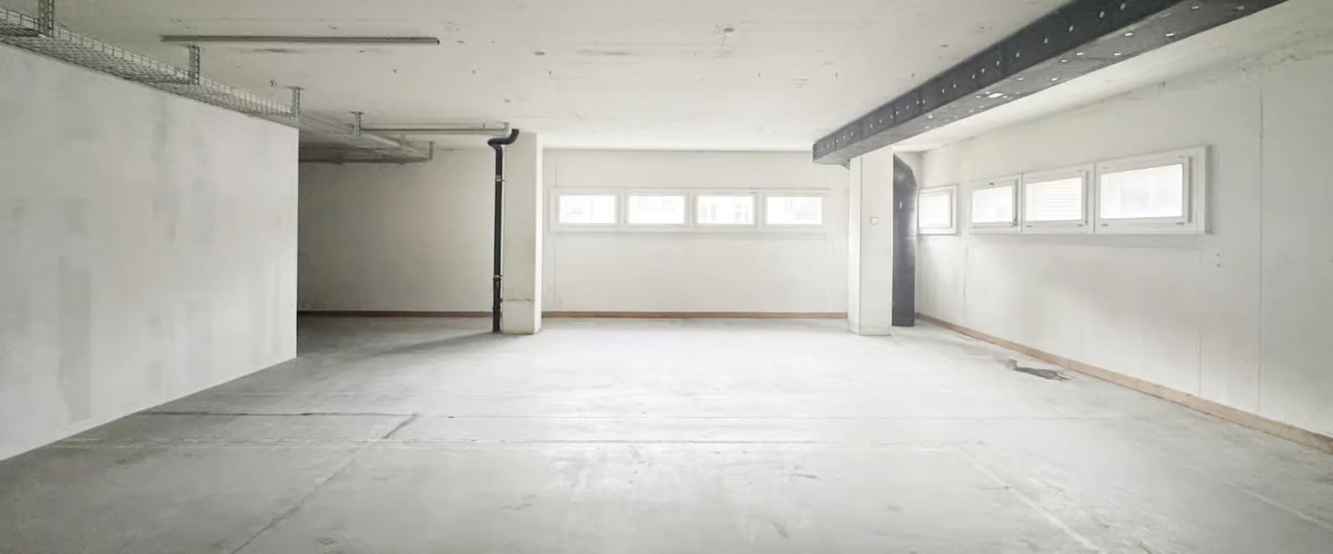108m² - Locaux commerciaux polyvalents dans un emplacement central à Unterseen