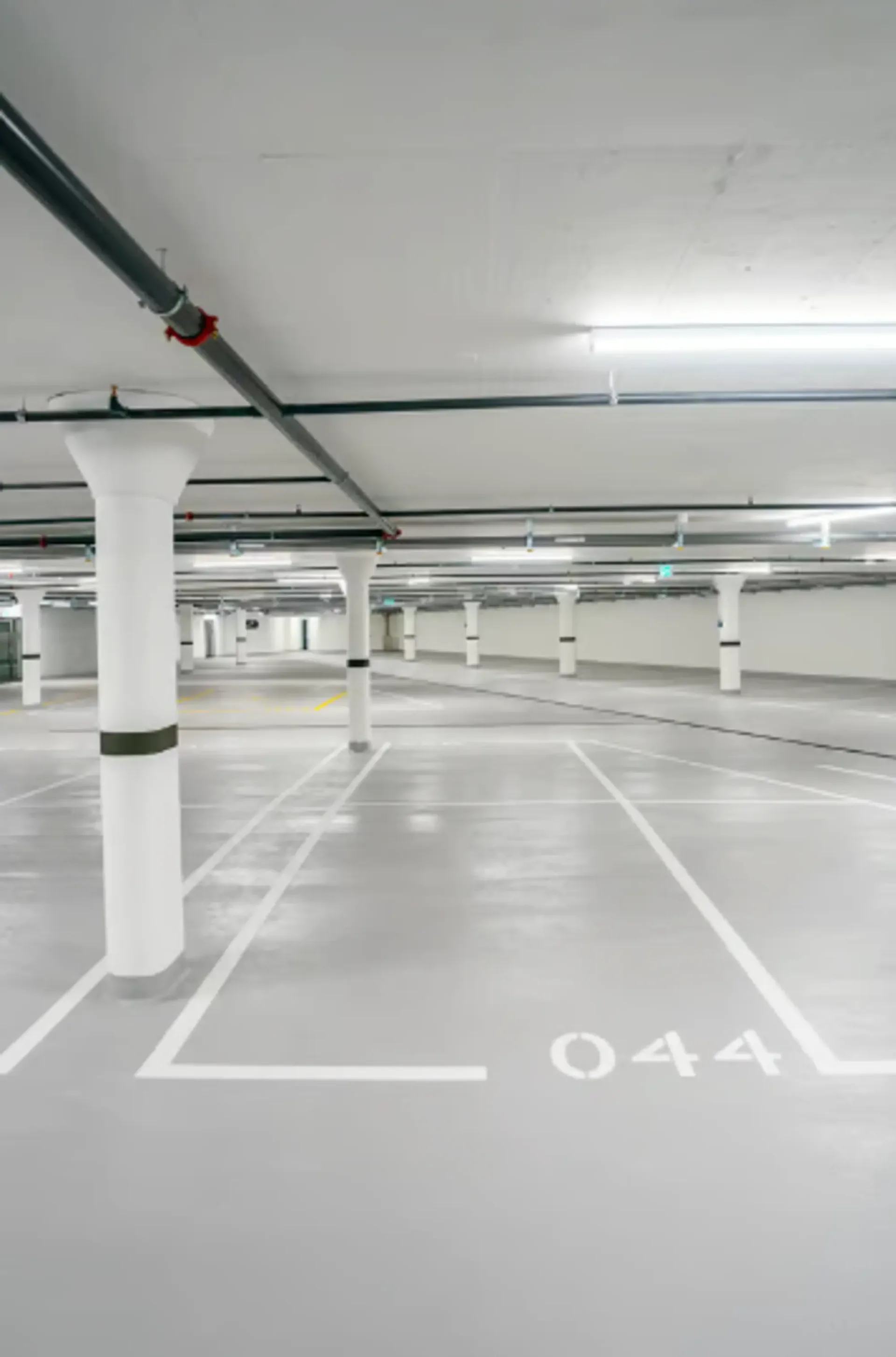 Place de parking en sous-sol dans une résidence moderne à Adliswil