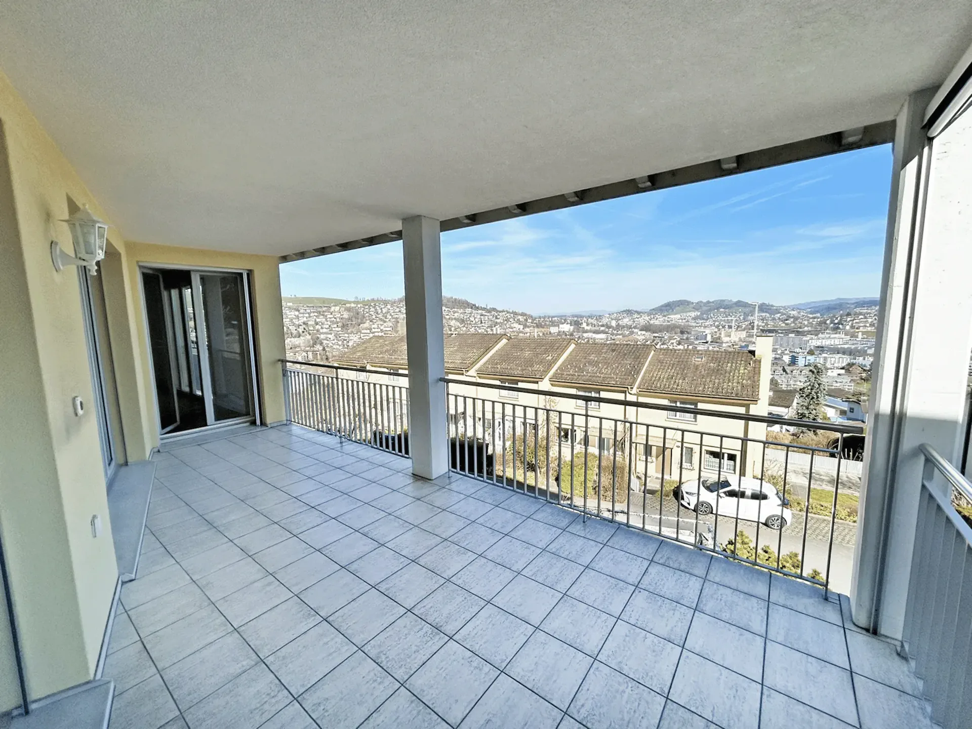 Beautiful views – modern, spacious, bright and friendly