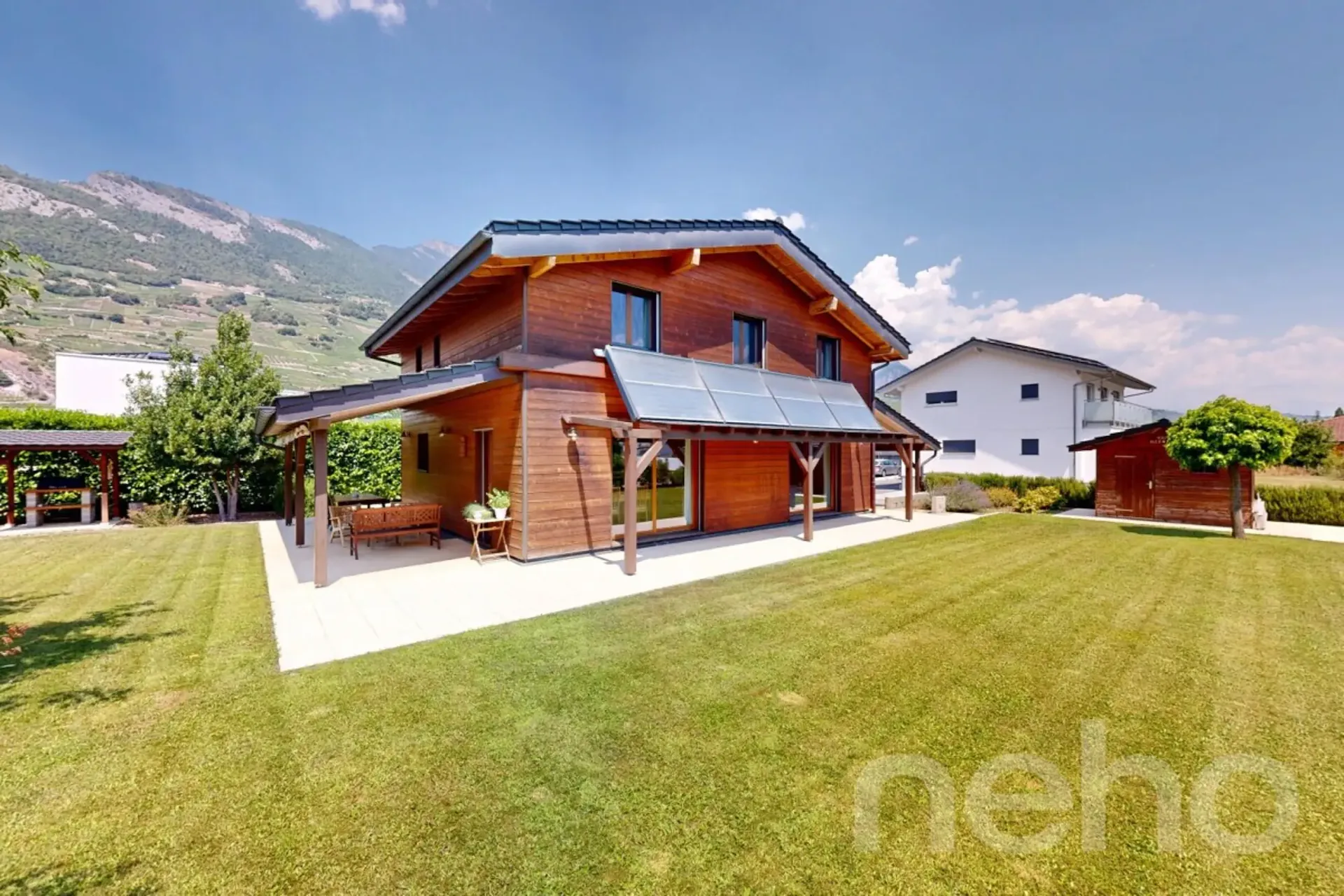 House 6.5 with large plot, garden and solar heating