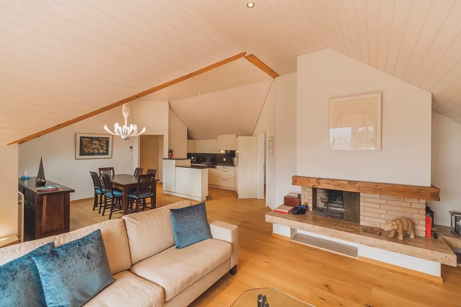 Spacious, modern attic apartment in a sunny location with a view of the Säntis