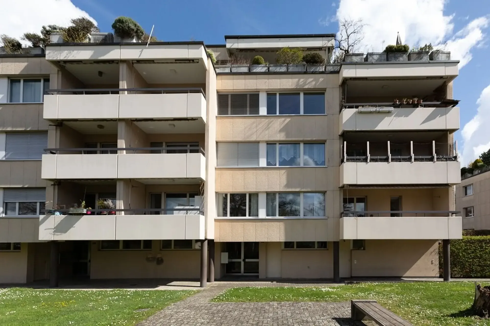 Seeblick & Sommerlicht - Ihre neue Wohnung in Männedorf