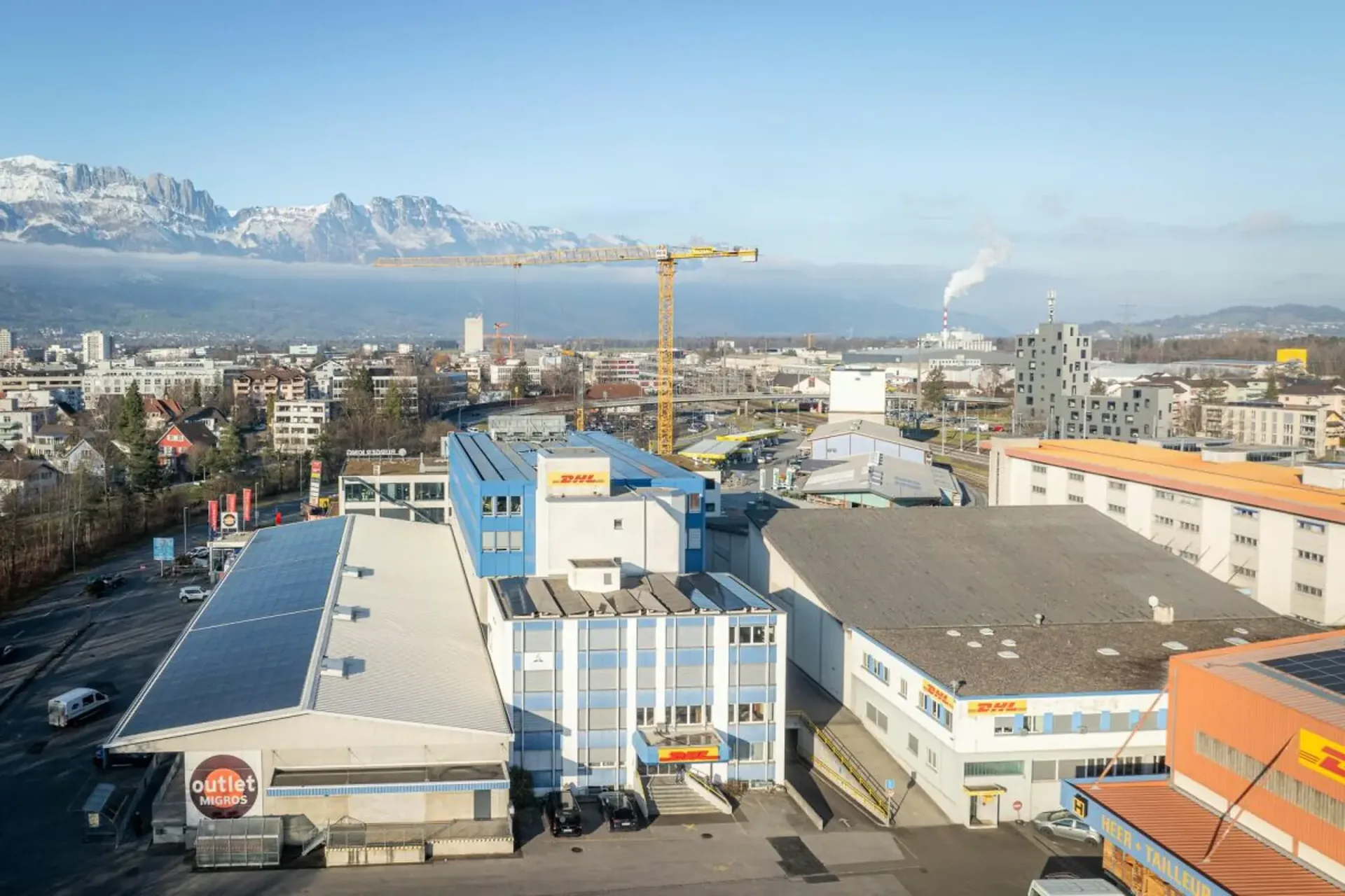 Bright office spaces with a view - Top location near the train station