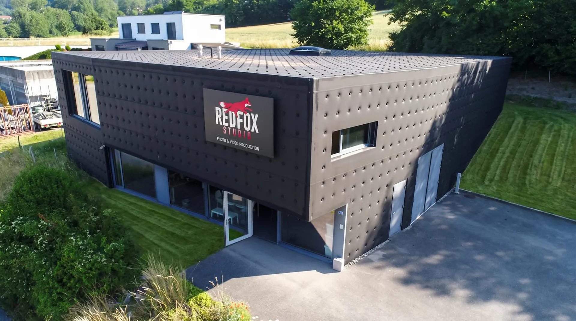 Prächtiges Gebäude in Gewerbezone