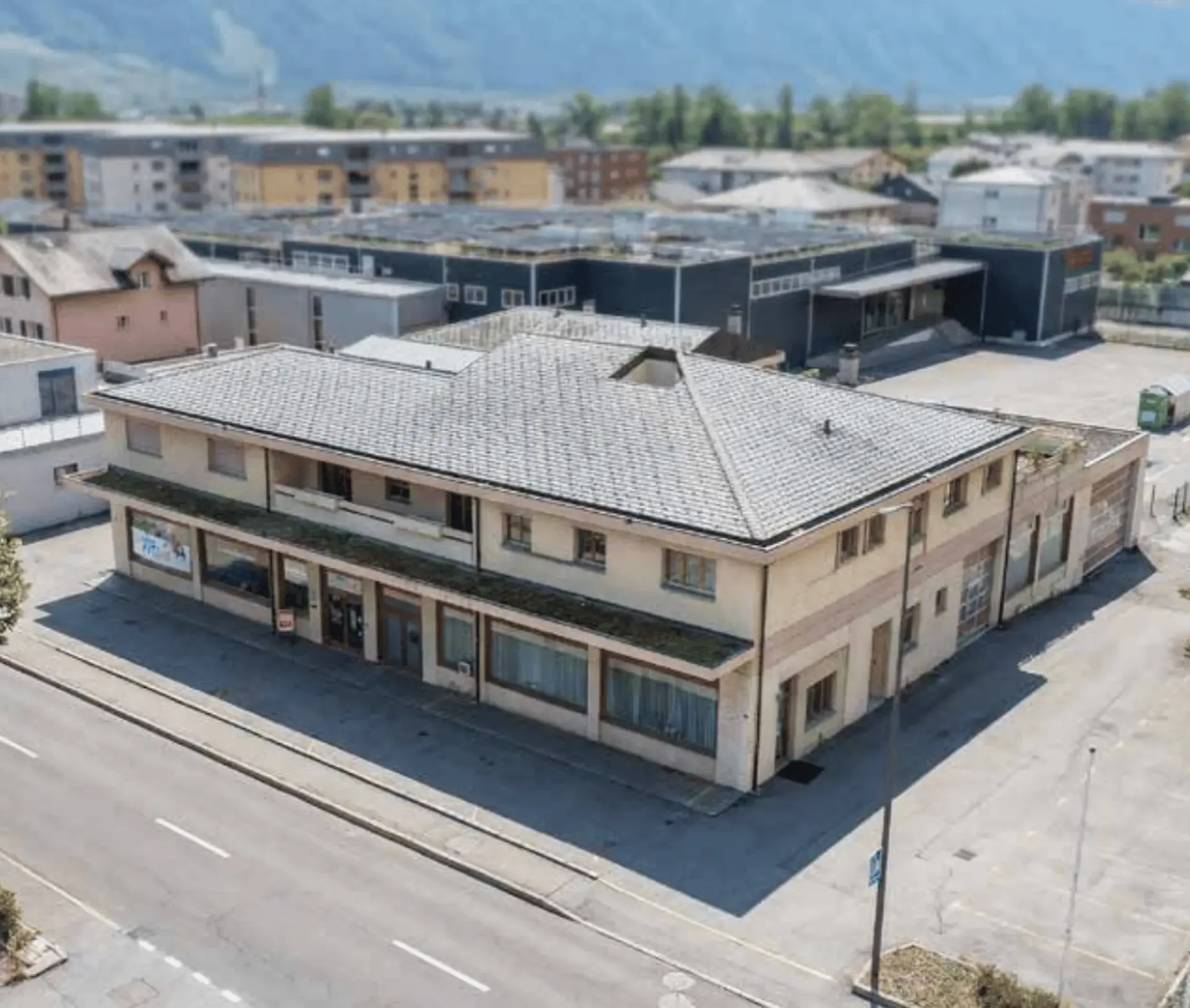Lokal gewerblich zur Verkauf im Zentrum von Fully