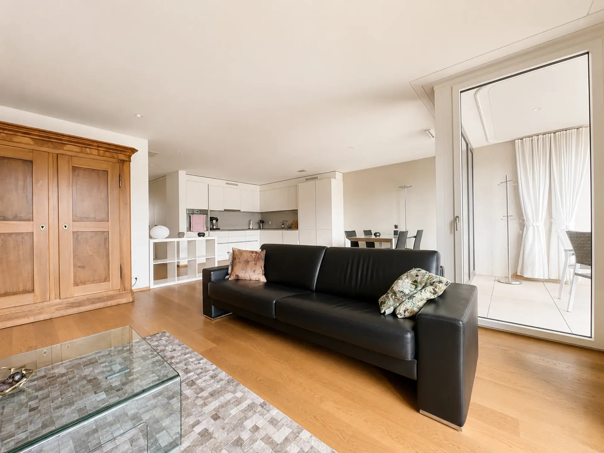 Appartement moderne 3 pièces avec balcon au 5e étage à Schlieren