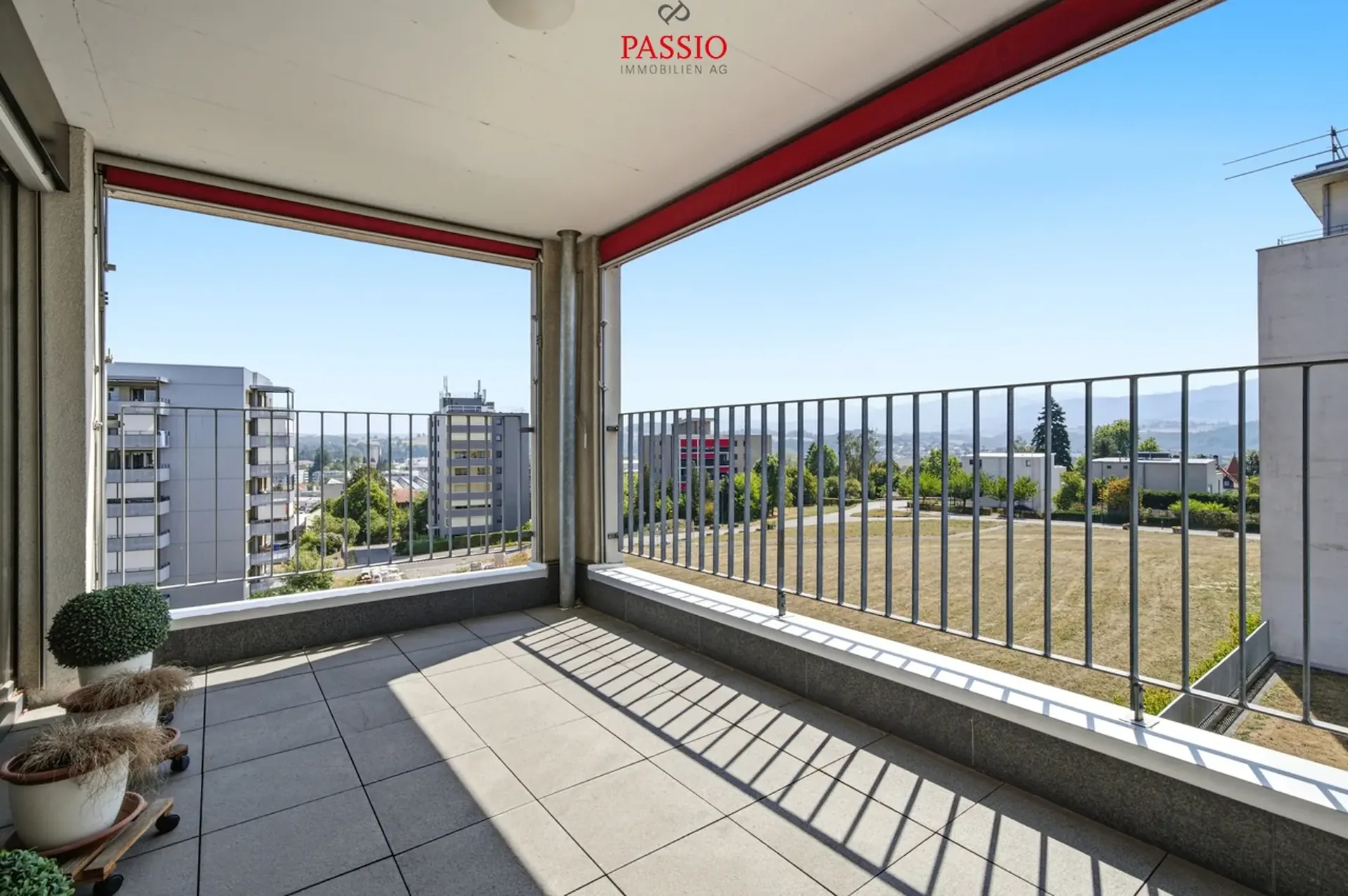 Habiter avec une vue - serre, soleil du matin, et beaucoup de charme