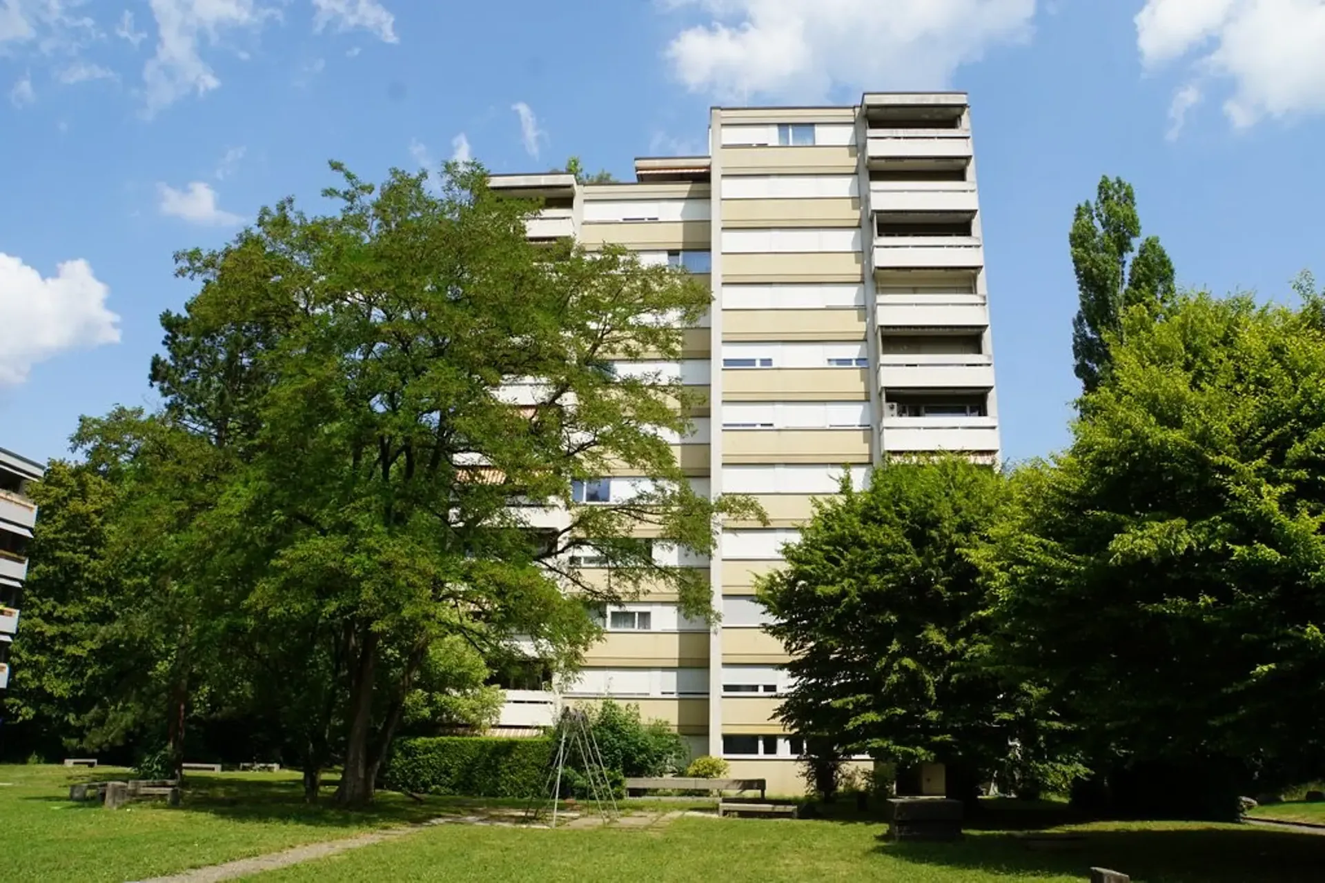 Appartement 3.5 pièces avec balcon, commerces et transports en commun à proximité immédiate