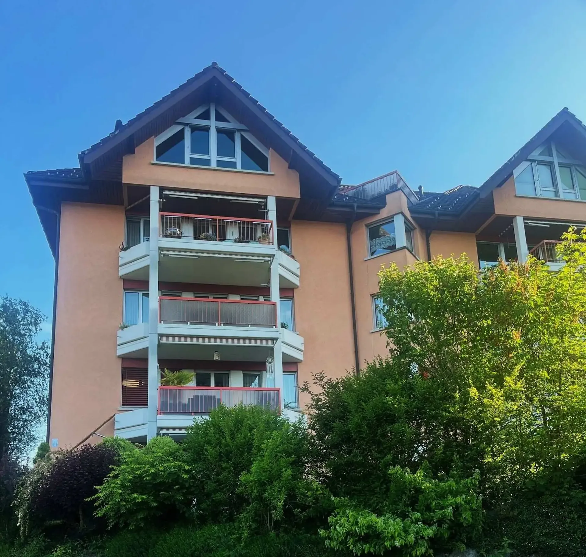 Appartamento di 4,5 locali al 3° piano con vista imprenabile sul lago e le montagne