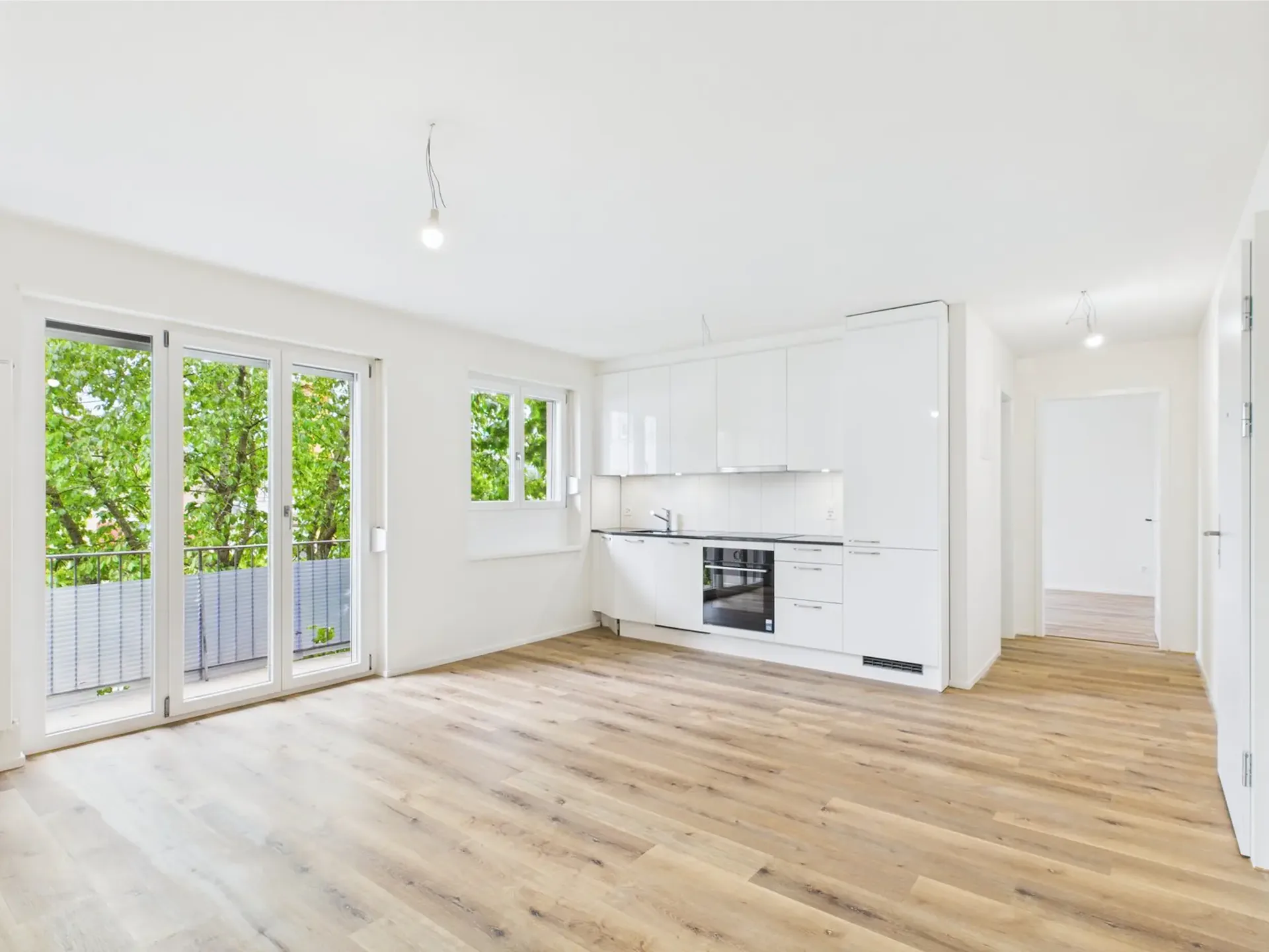 Freshly renovated & stylish: 2-room apartment with balcony in a quiet location