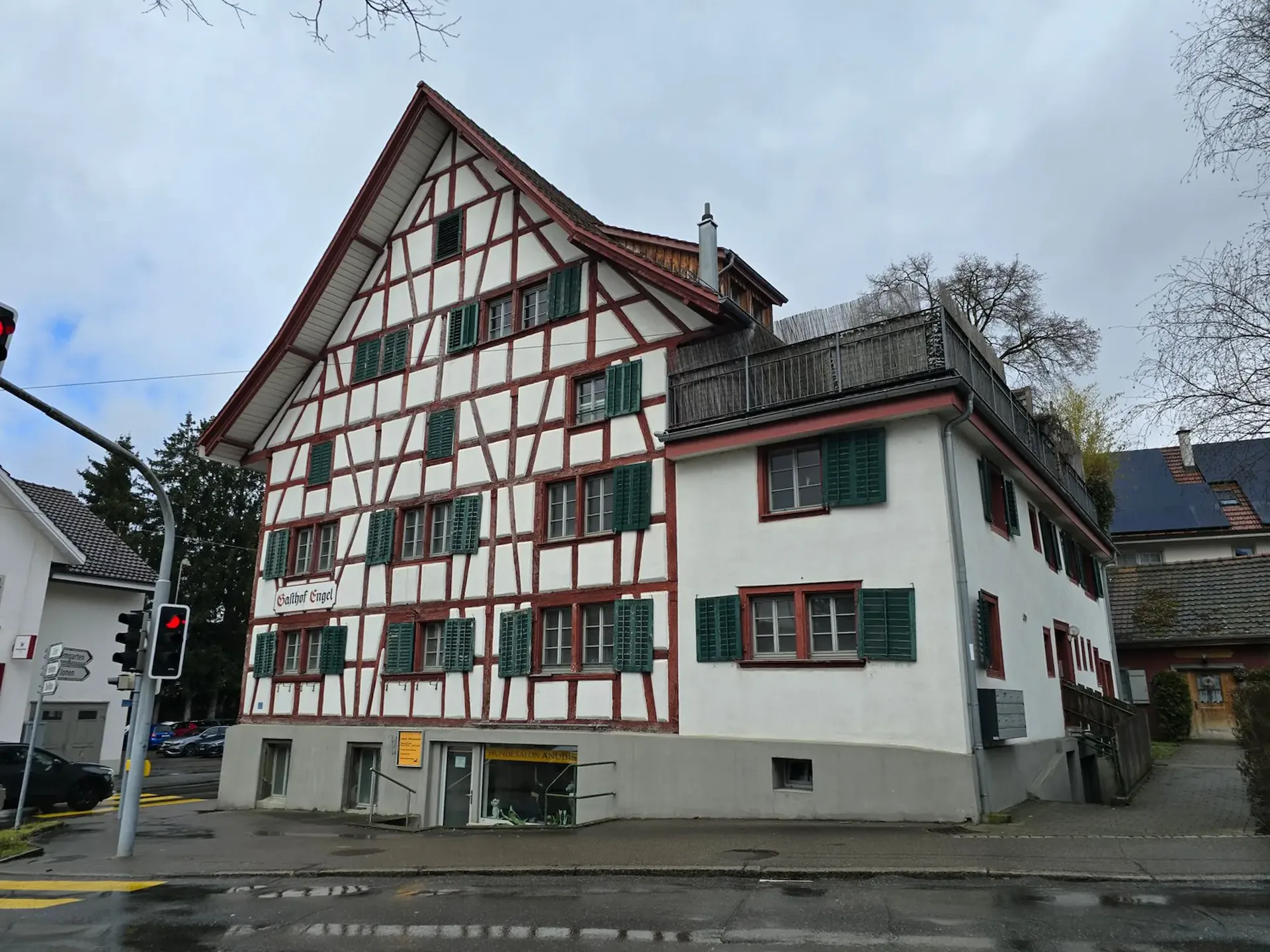 Charmante 7.5-Zimmer-Wohnung in historischem Gebäude in Ottenbach
