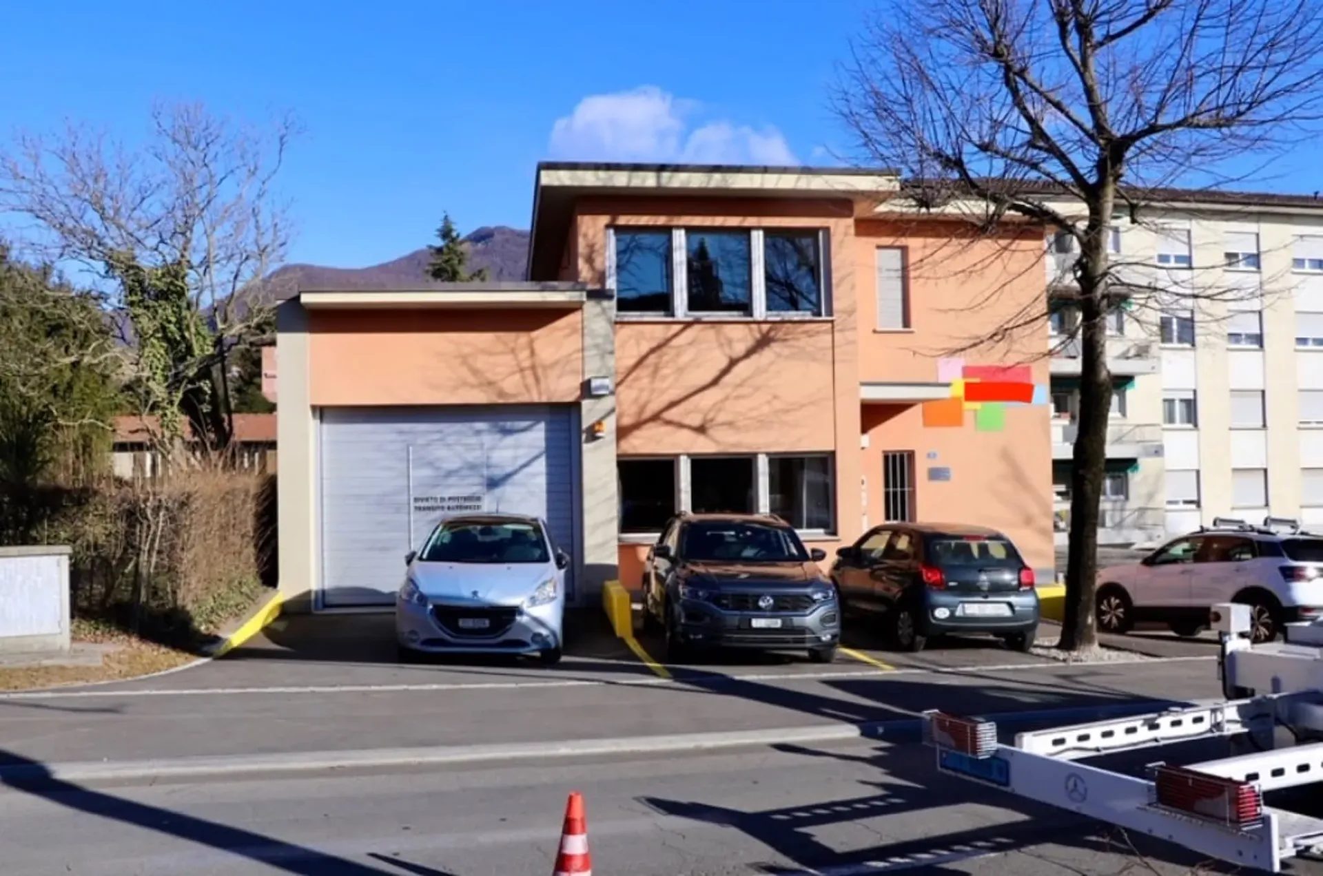 Vendesi o Affittasi Immobile Artigianale / commerciale / amministrativo con Uffici a Balerna