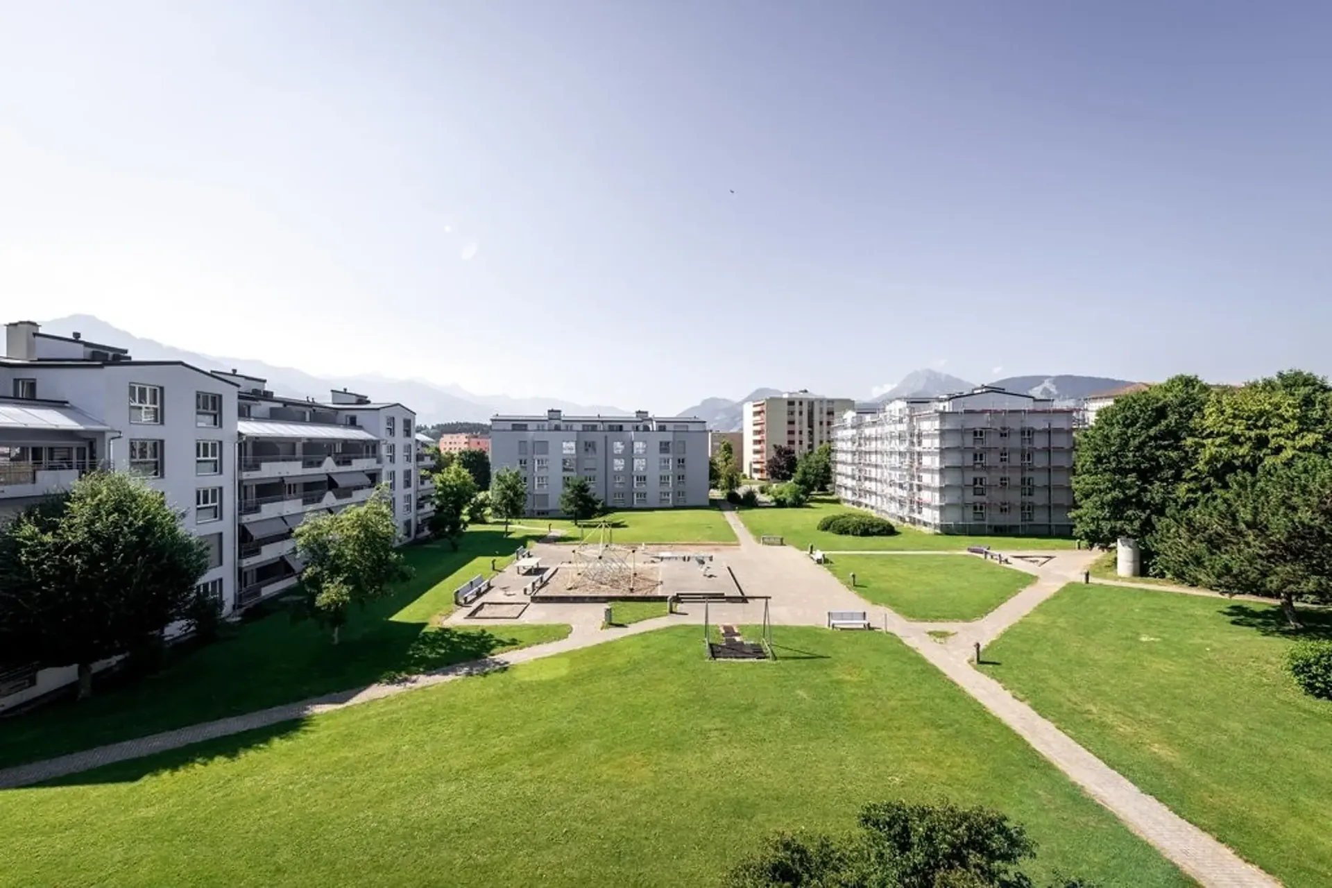 Spacious and bright 3.5-room apartment