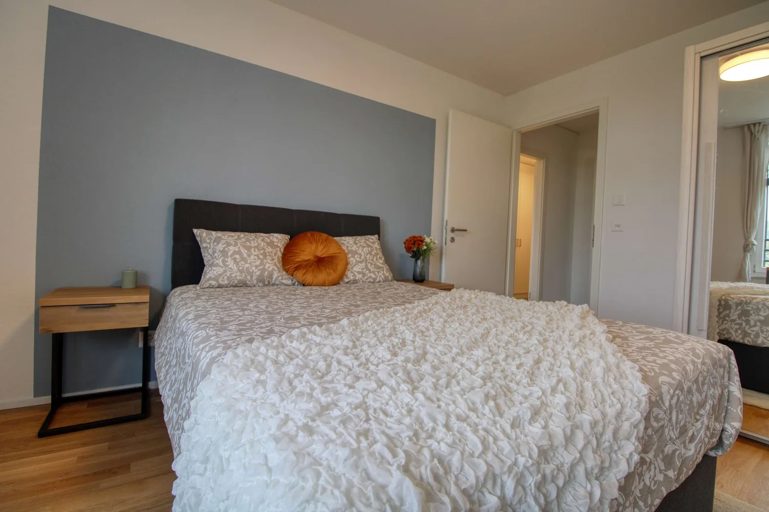 Spacious Coliving Apartment in Crissier with private en-suite Bathroom