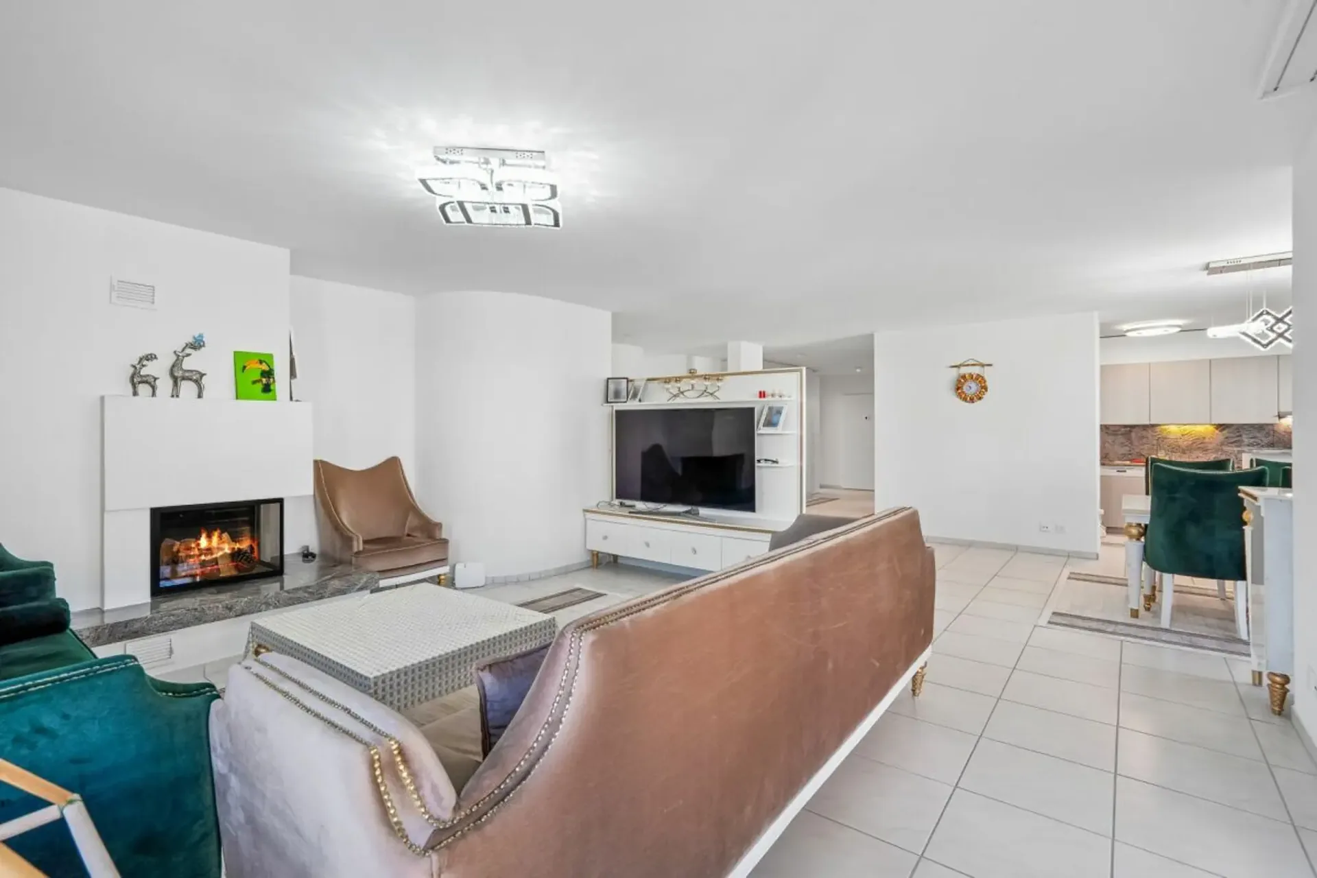 La tua nuova casa: 170 m² di comfort abitativo con giardino invernale e camino