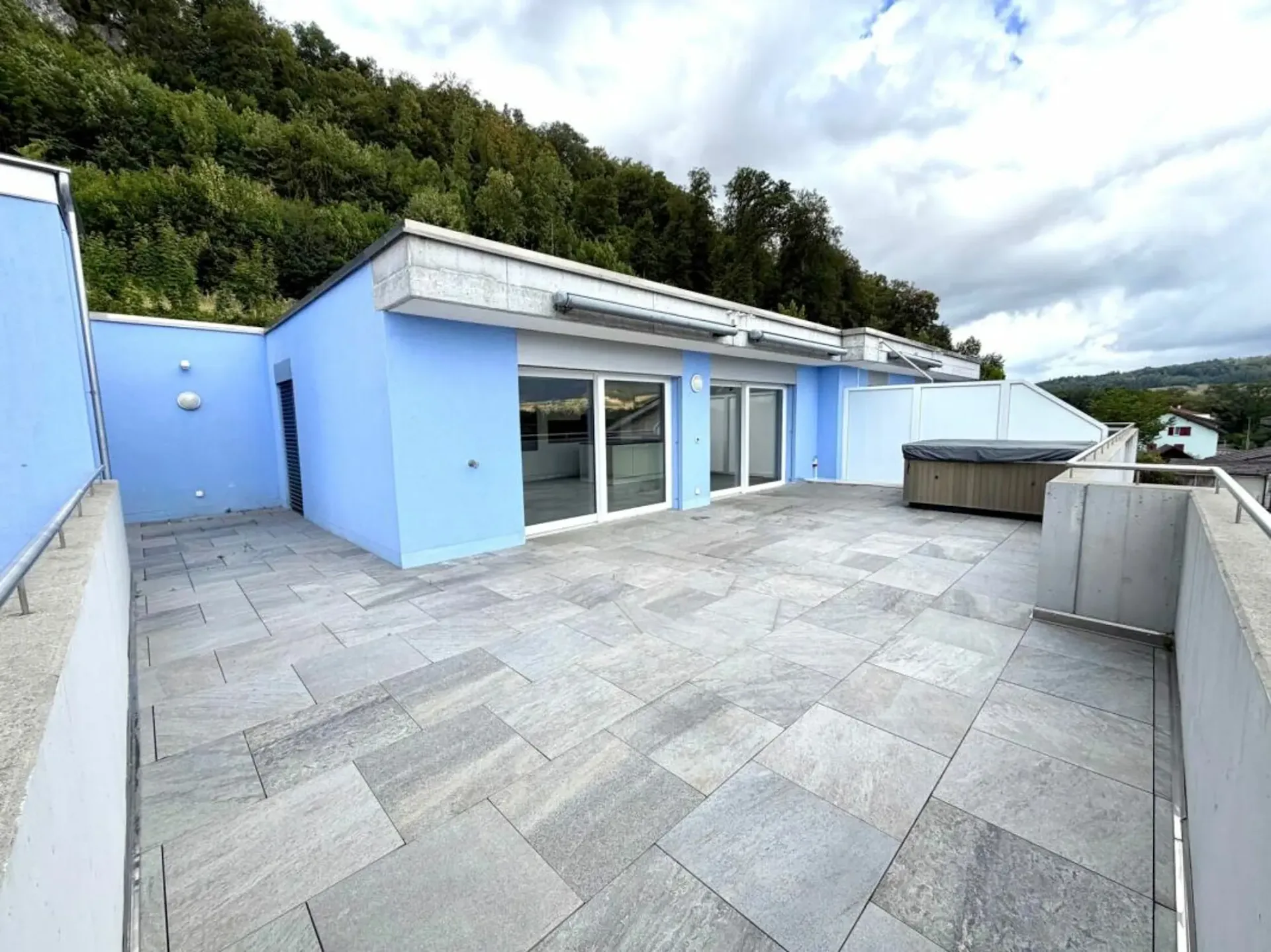 Brand new 4.5 room attic apartment