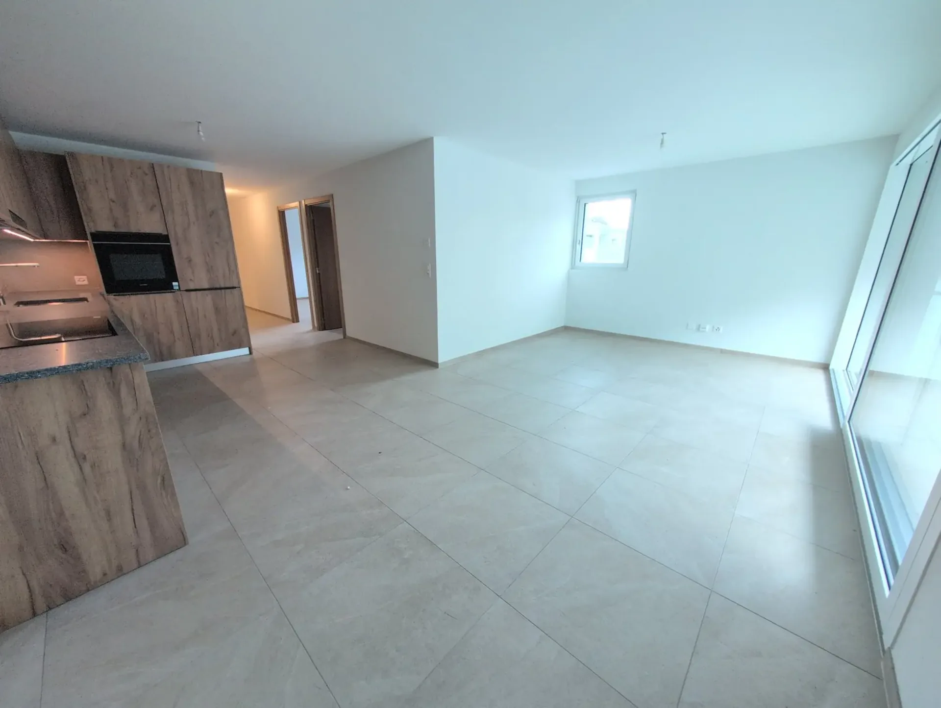 Beautiful opportunity! Very nice 3-room apartment with terrace, for rent in Saxon!