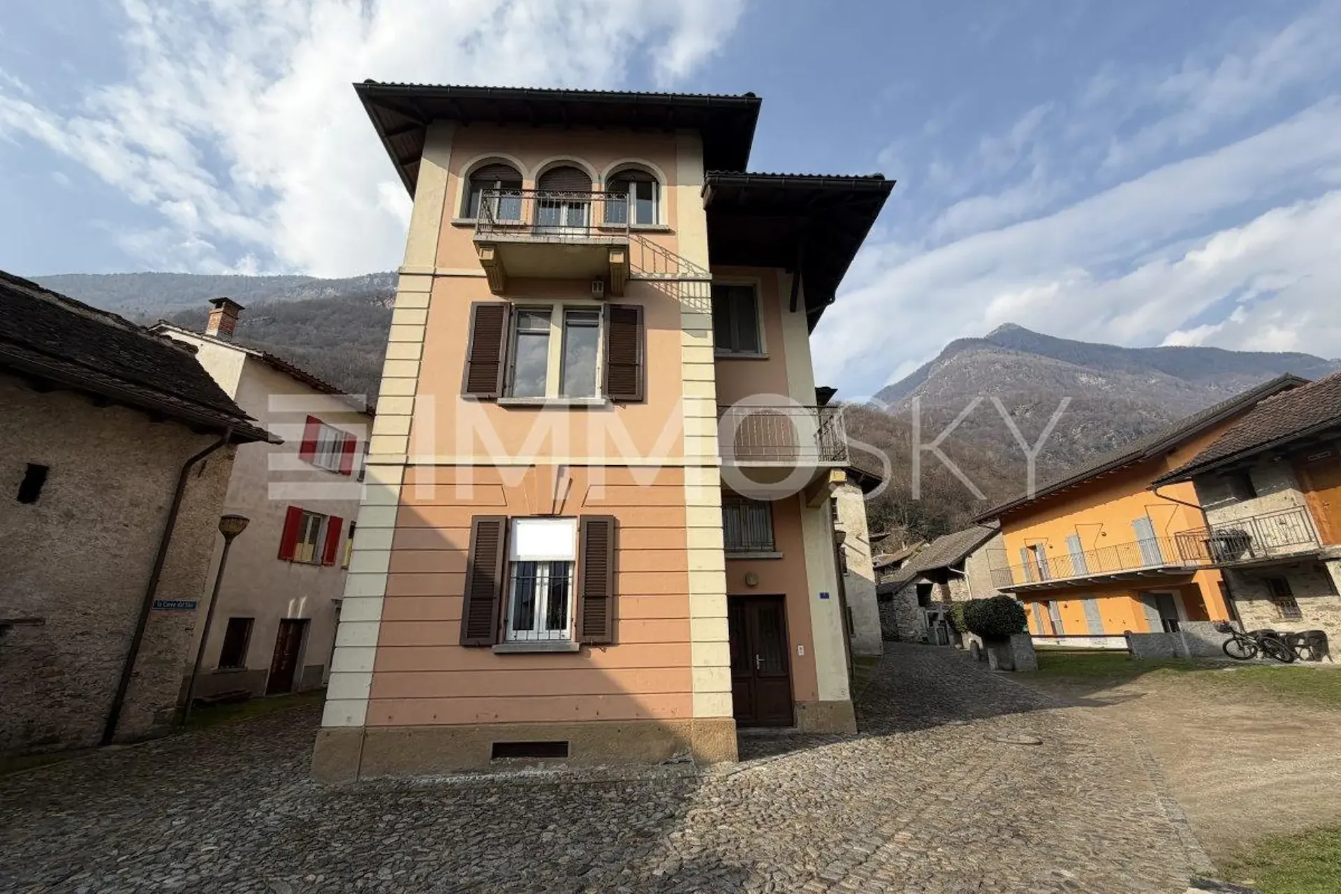 Edificio misto a Preonzo  Casa e locale commerciale