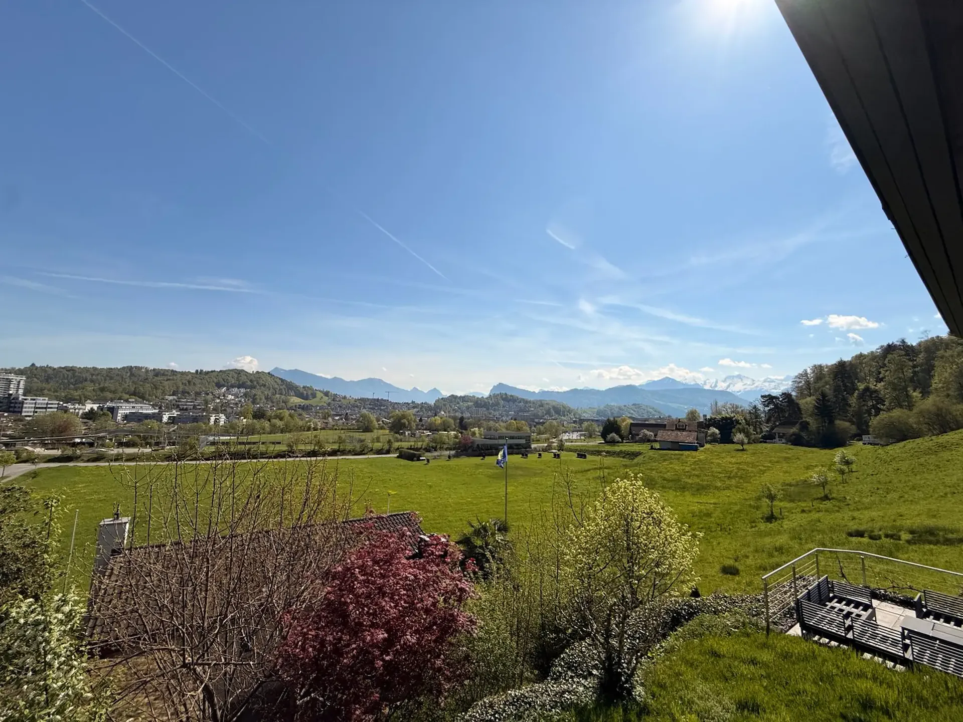 Sunny peaceful with far-reaching views - interesting potential