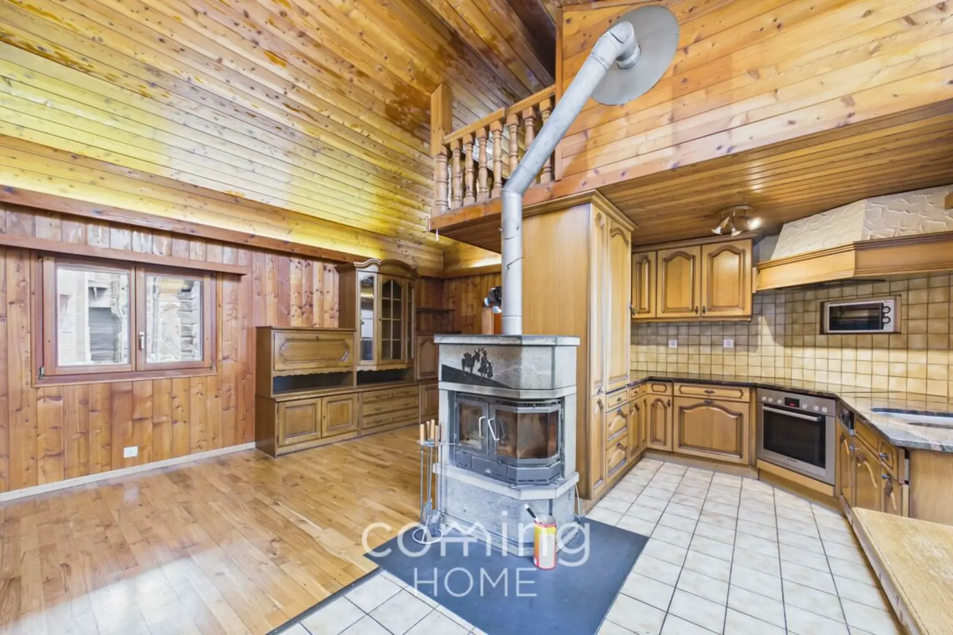 Casa bifamiliare alpina con vista panoramica, terrazze, stalla e doppio garage - Unterems