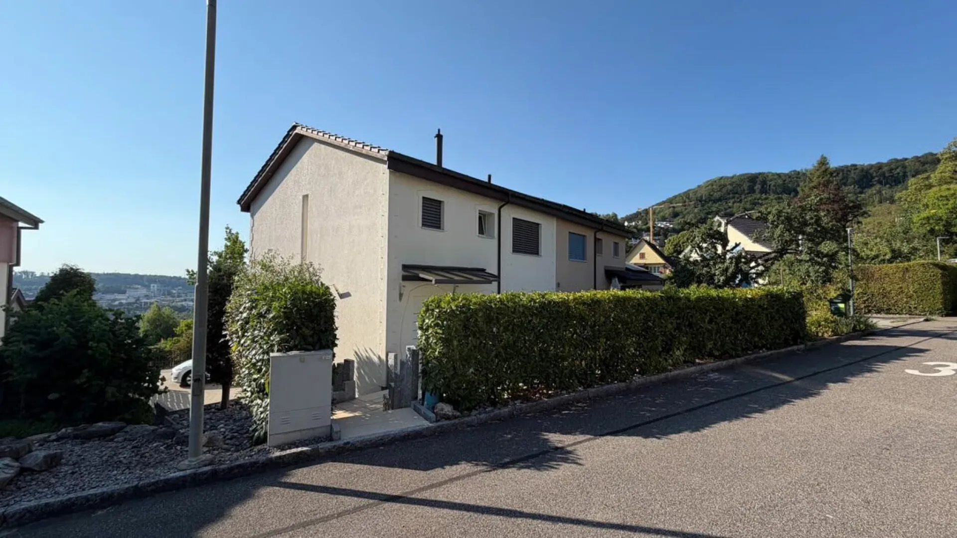 Neuwertiges Familienhaus mit traumhafter Aussicht Umfassend saniert - Vielseitig nutzbar - Familienfreundliche Lage