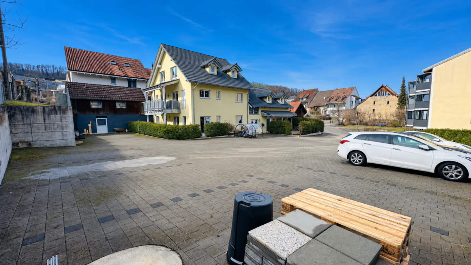 OCCASION RARE : MAISON DE 3 FAMILLES AVEC ATELIER, GRENIER & 16 PLACES DE PARKING