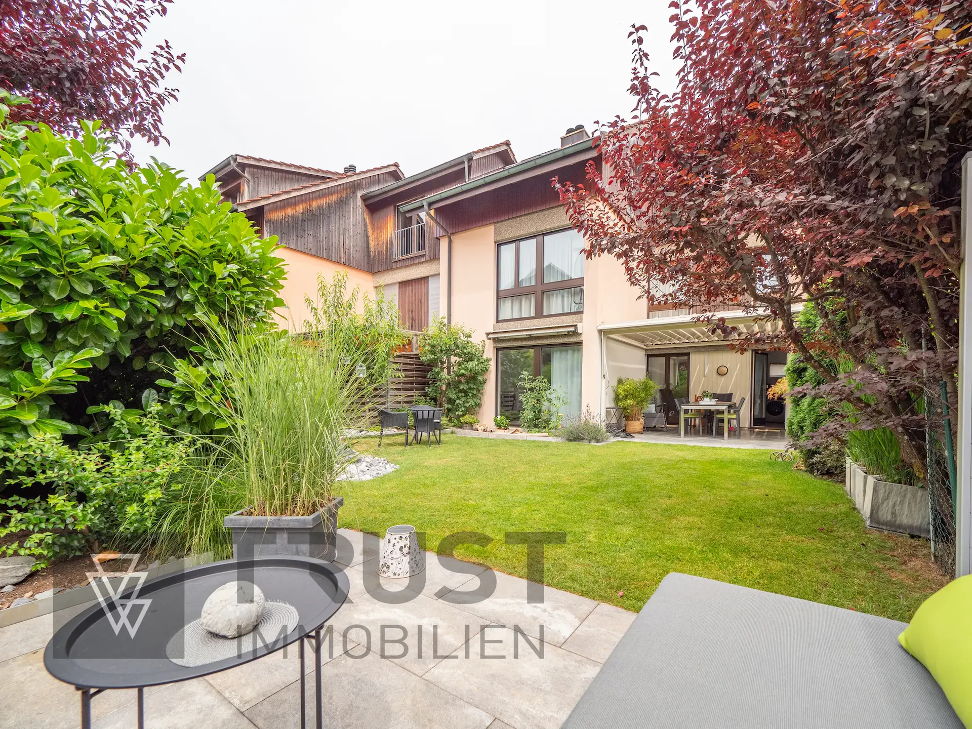 Casa a schiera familiare con giardino