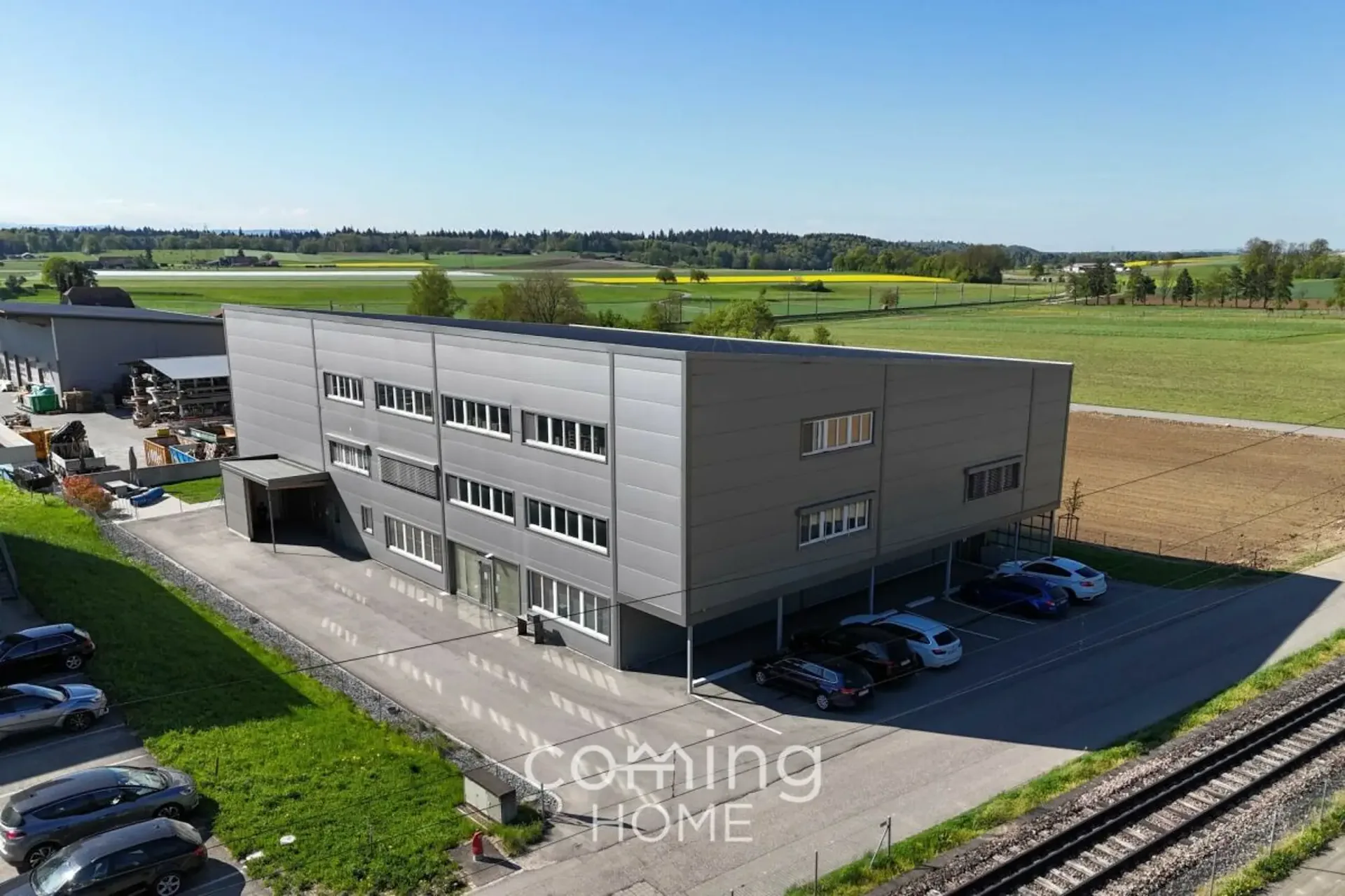 Alles unter einem Dach in Niederbipp - Gewerbegebäude mit Büro, Lager und Ladenlokal
