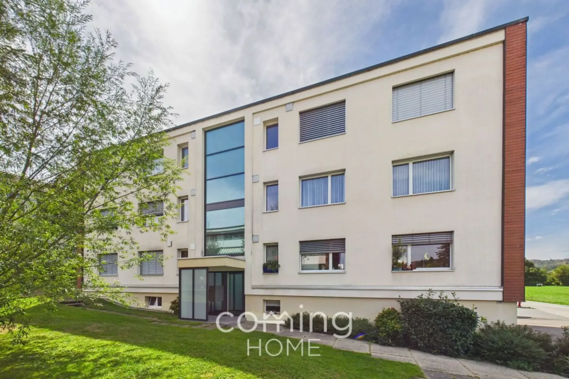 Appartement modernisé de 4.5 pièces à Riedholz avec vue montagne