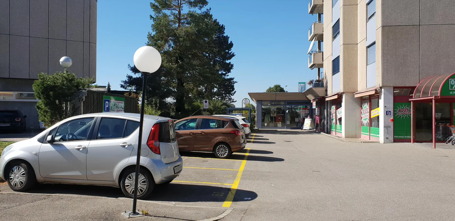 Place de parc extérieure à louer à Marly !