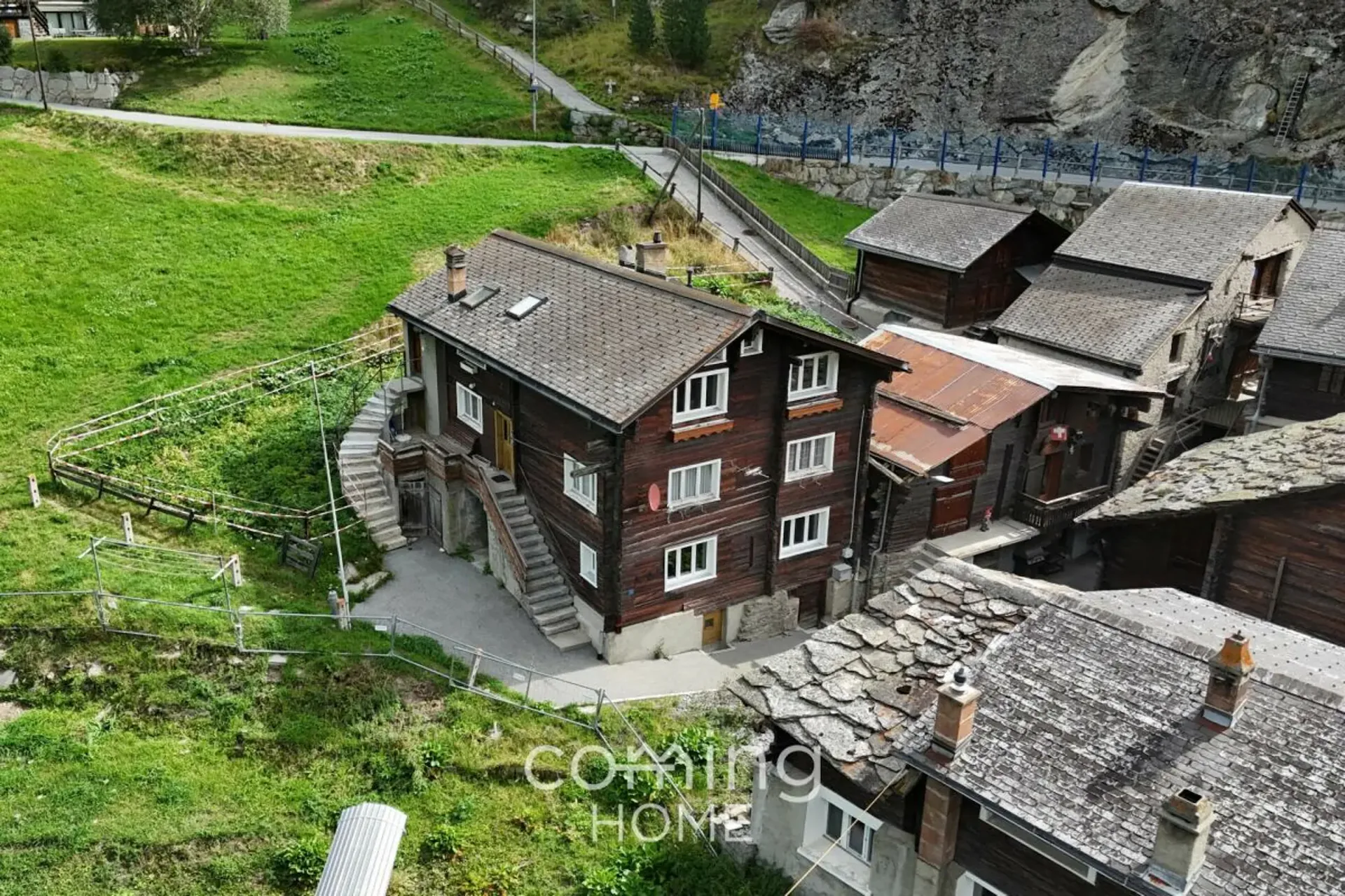 Charming 4-room apartment in Saas-Grund with a sunny mountain view