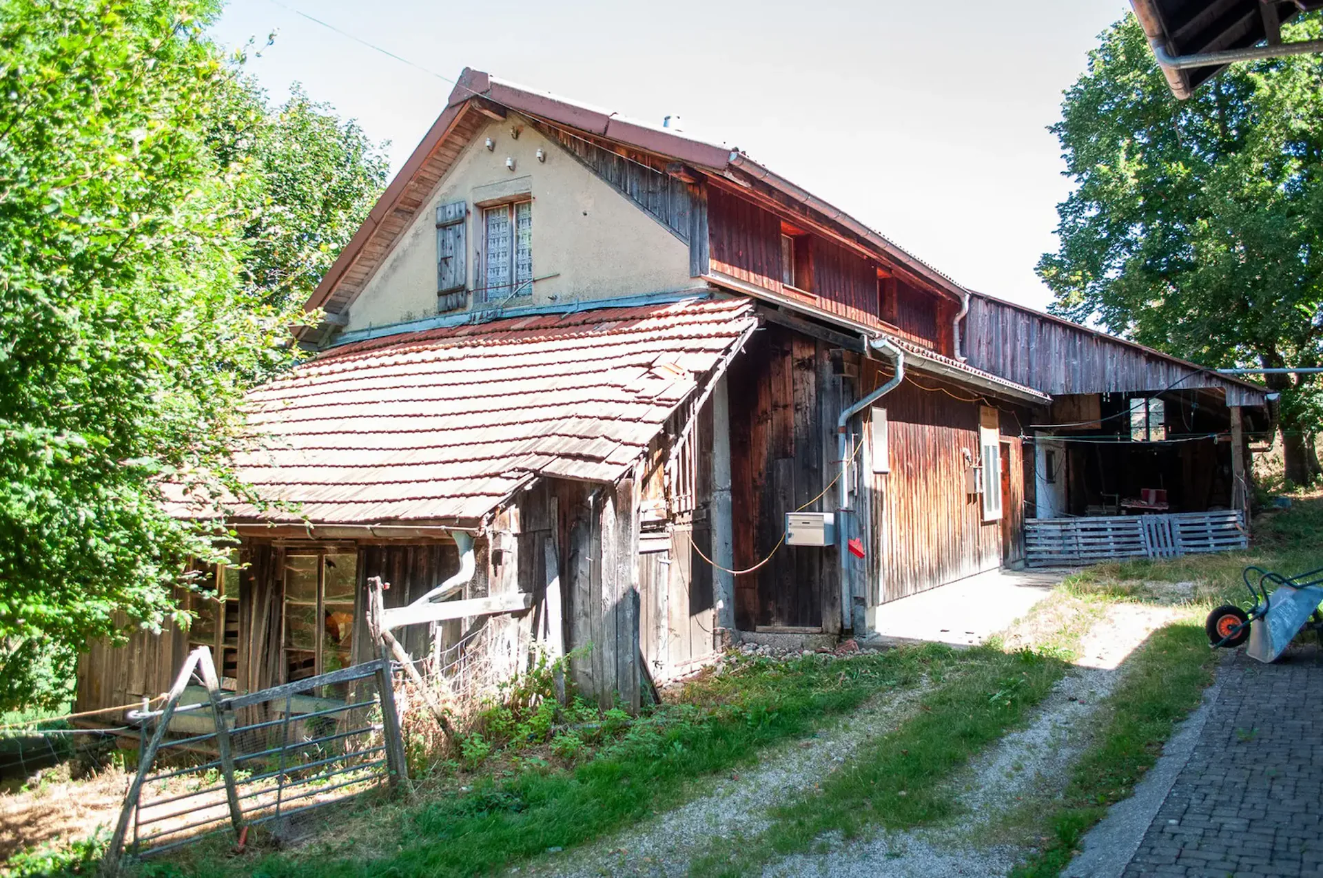 Rustic Farmhouse in Tavannes – Old Building Jewel with Large Plot