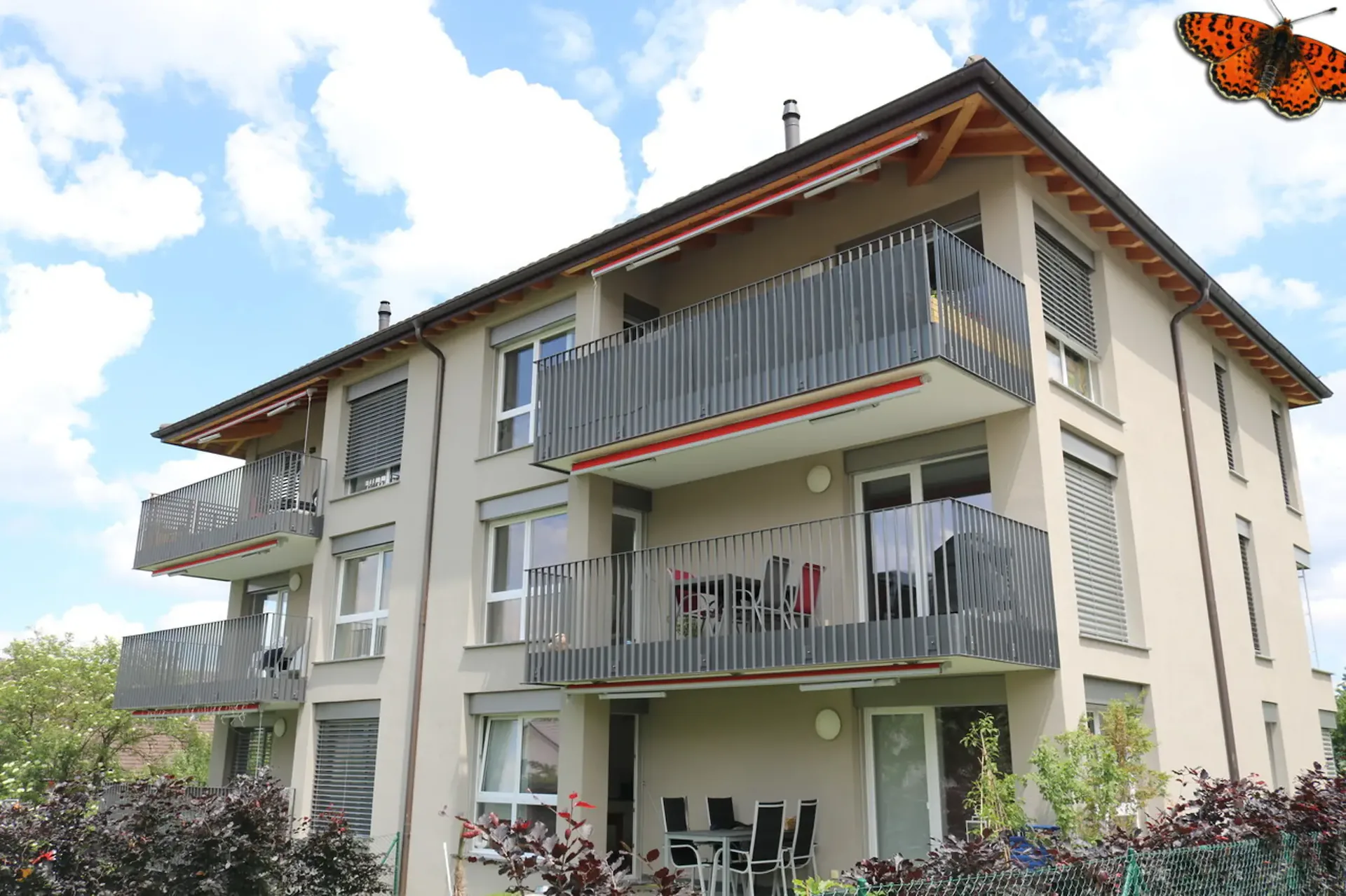 4 ½ PIECES in a residential area!