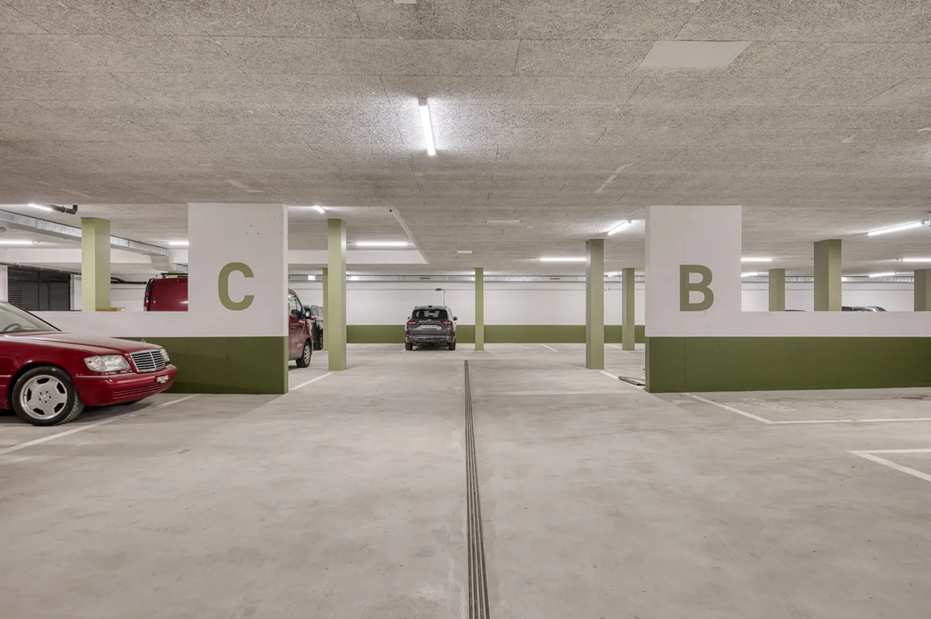 Modern available rooms & parking spaces for rent
