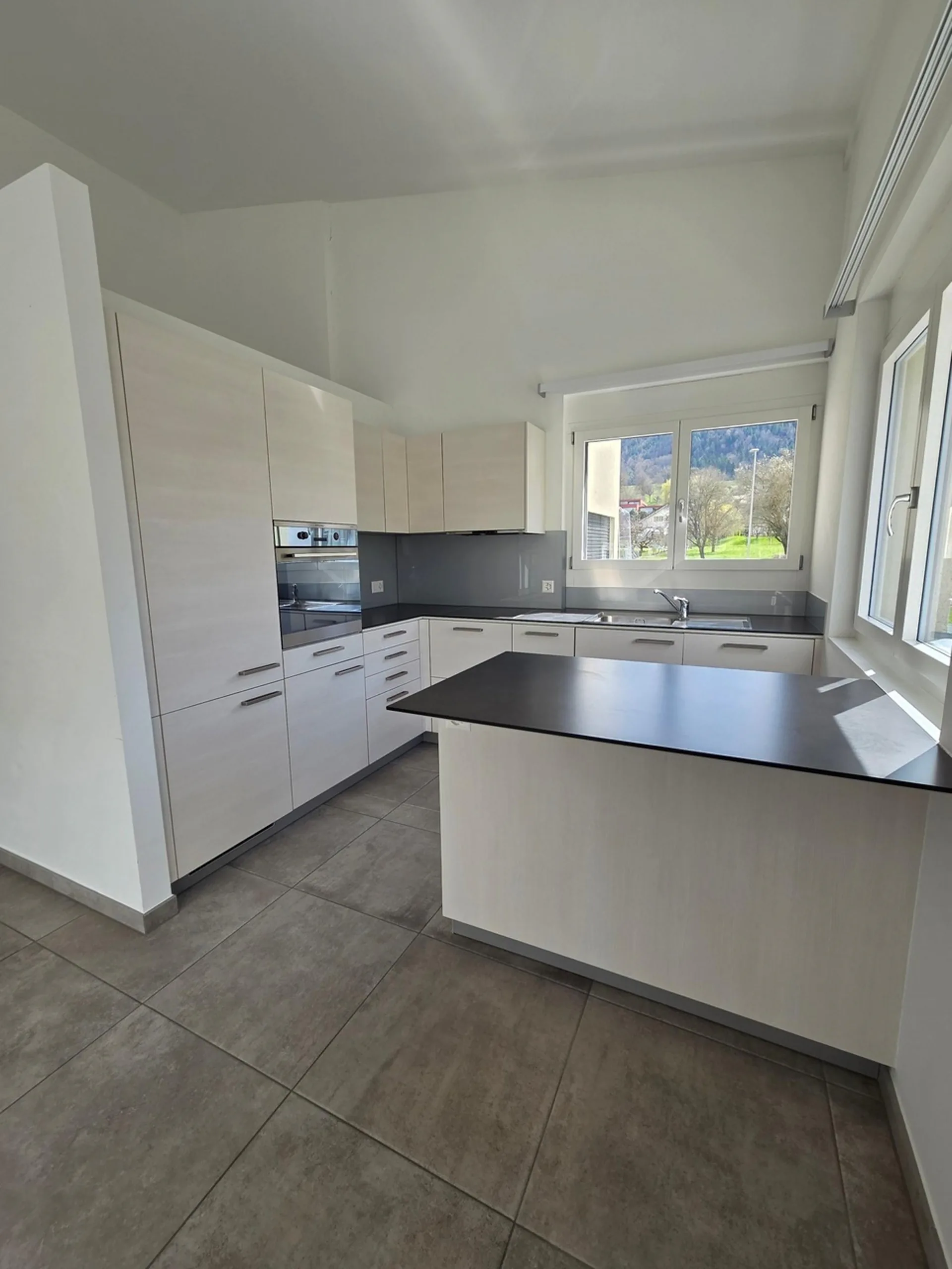 Appartement de 98 m2, 4 pièces au 1er étage, sans ascenseur