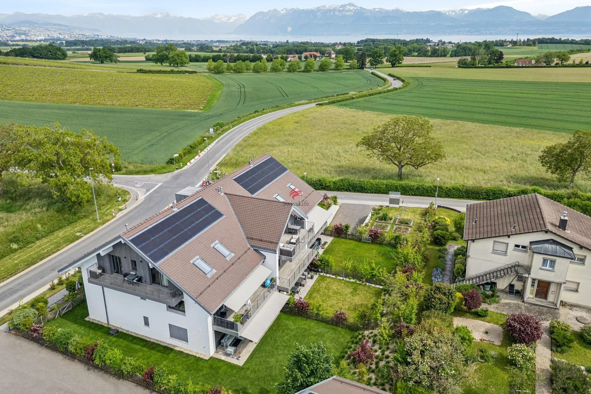 Between vines and lake, luxury and large spaces