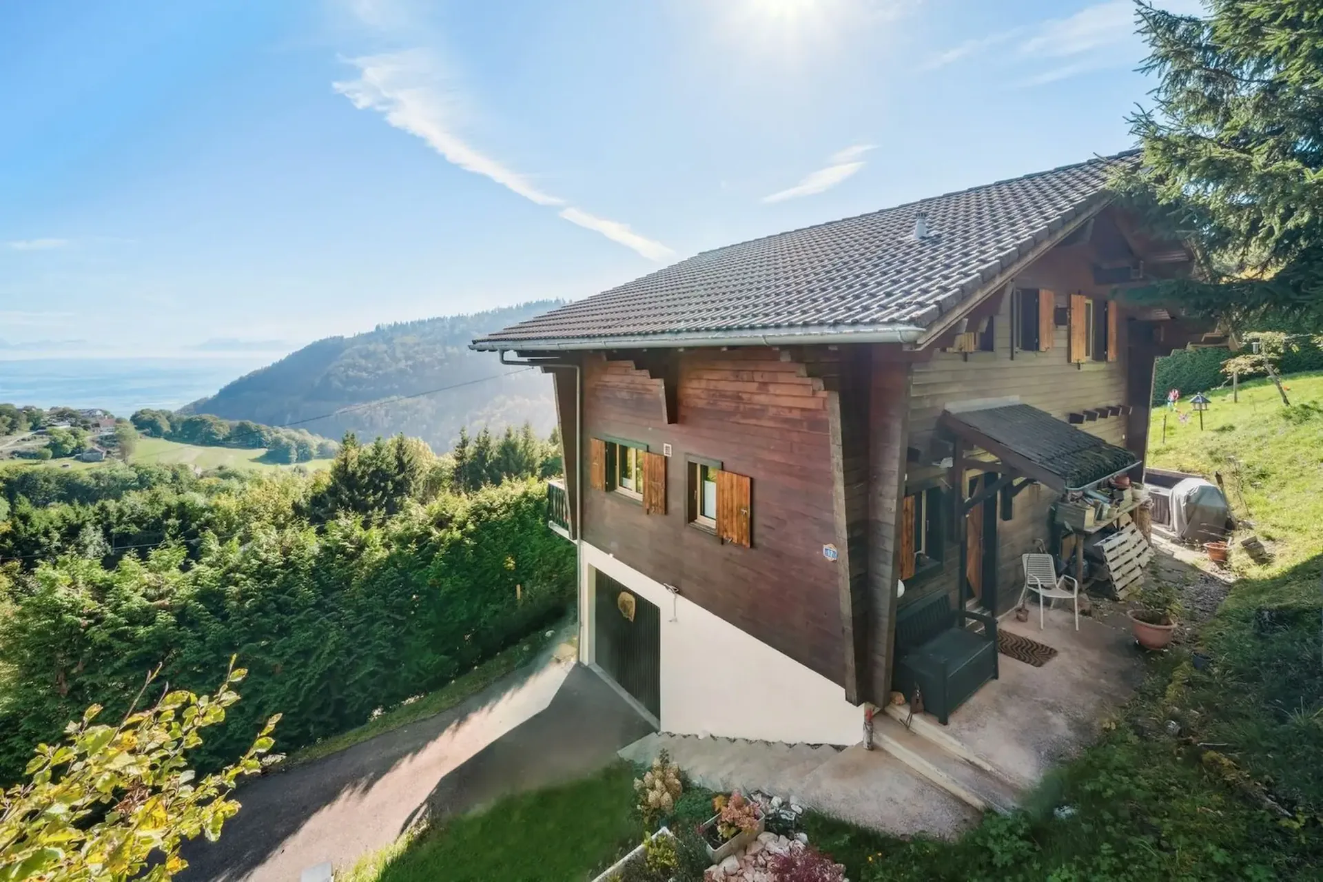 Chalet accueillant avec une vue panoramique sur la plaine et les Alpes