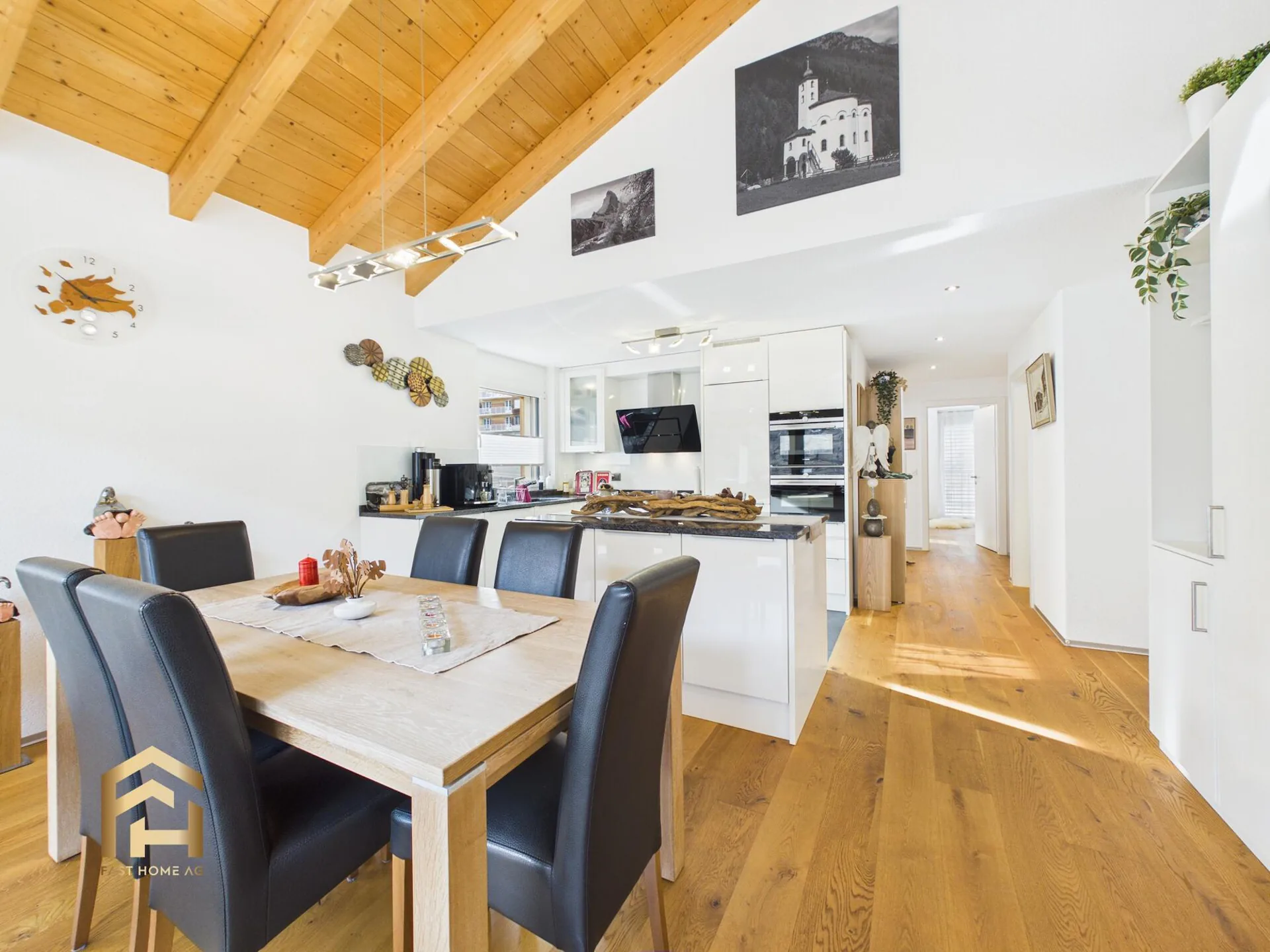 Lumière, bois et vue sur les montagnes : Appartement 5.5 pièces exceptionnel à Stalden