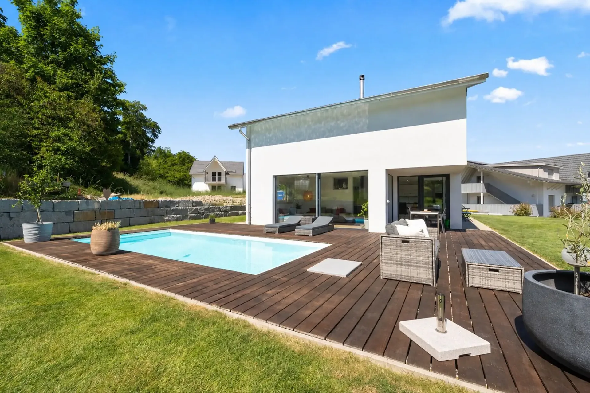 Abitare esclusivo con piscina e panorama
