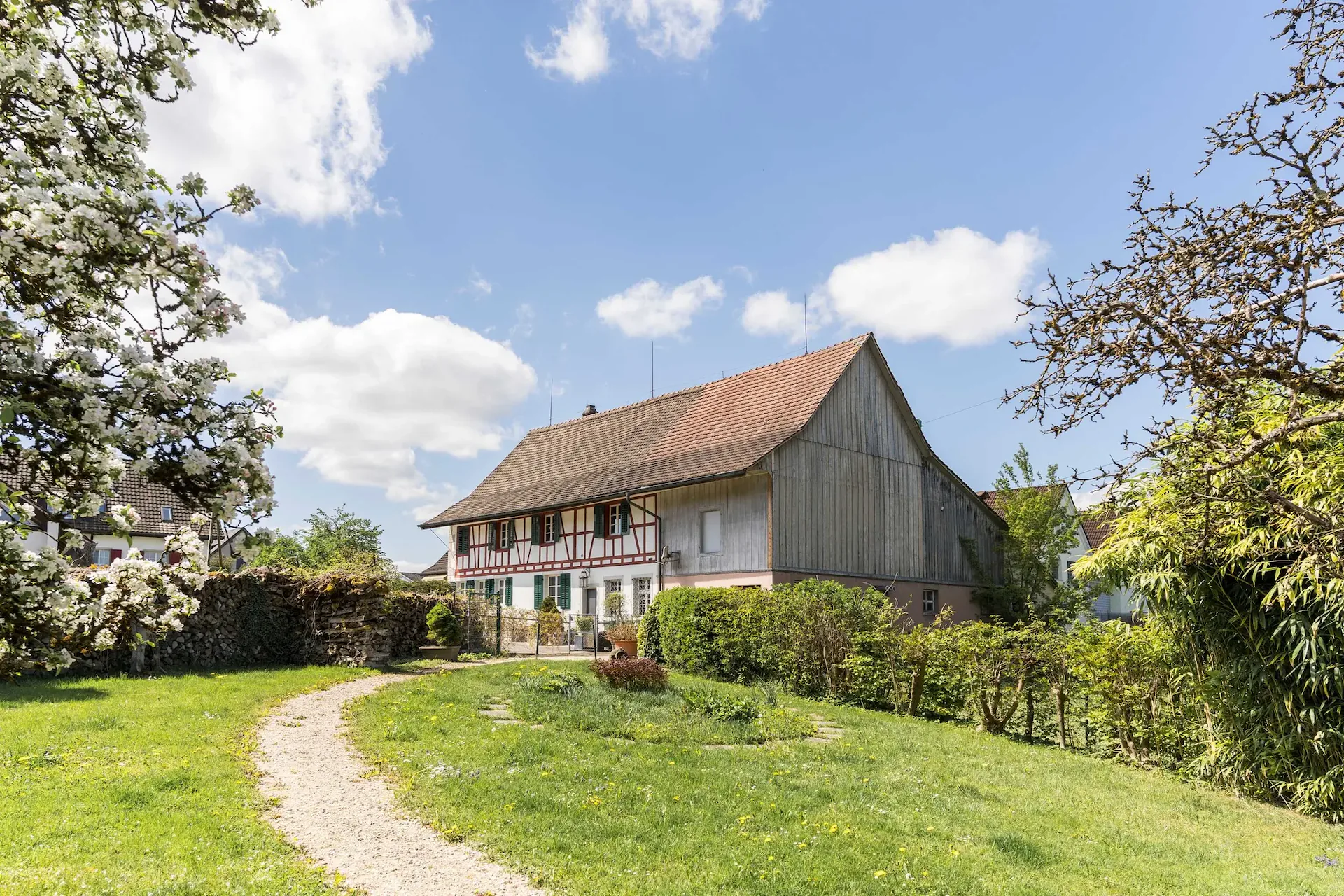 WRITING HISTORY - MULTIGENERATIONAL - HOUSE WITH POTENTIAL IN OBERGLATT