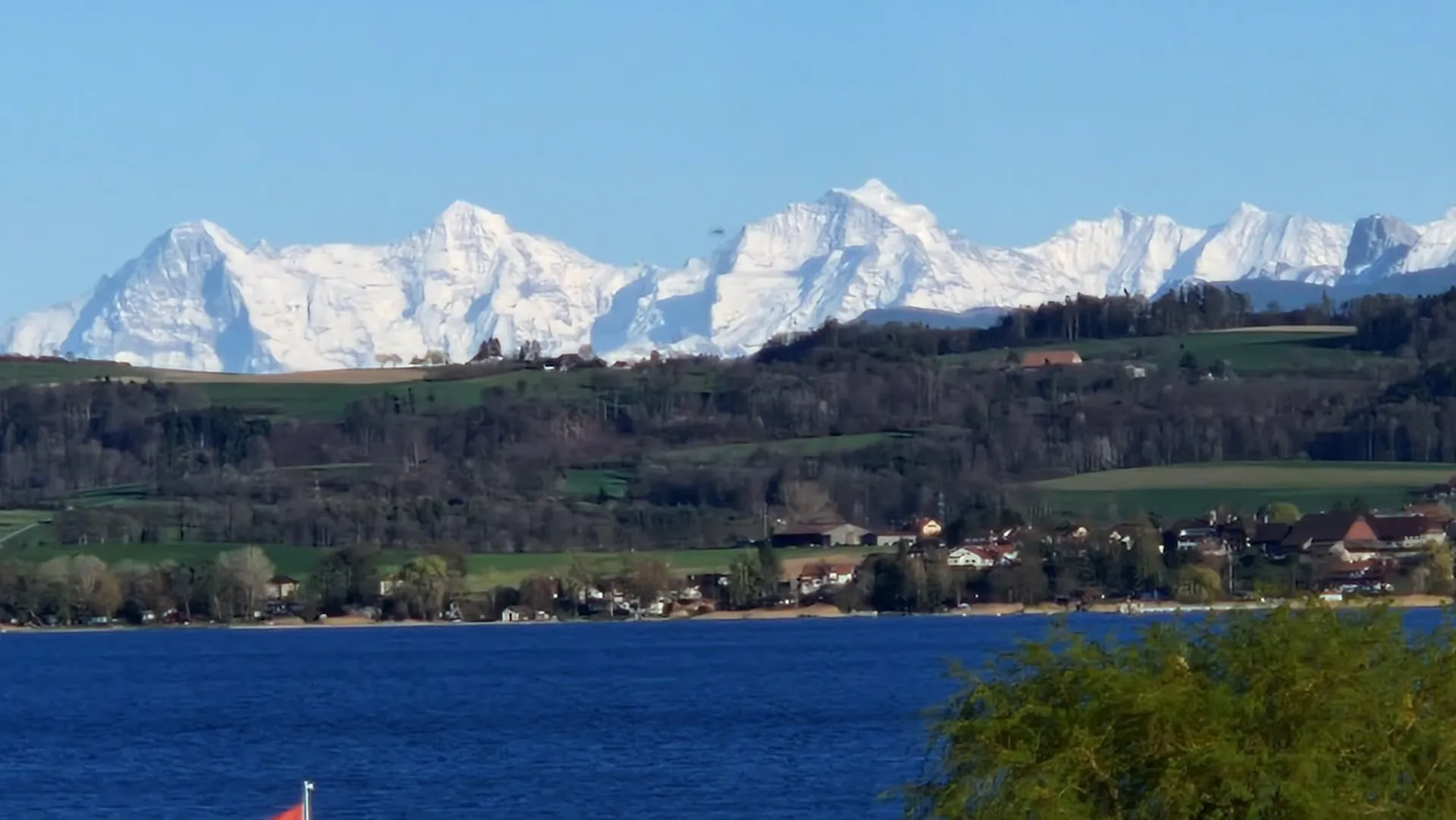 Exklusive Villa mit See- und Alpensicht sowie Pooloase
