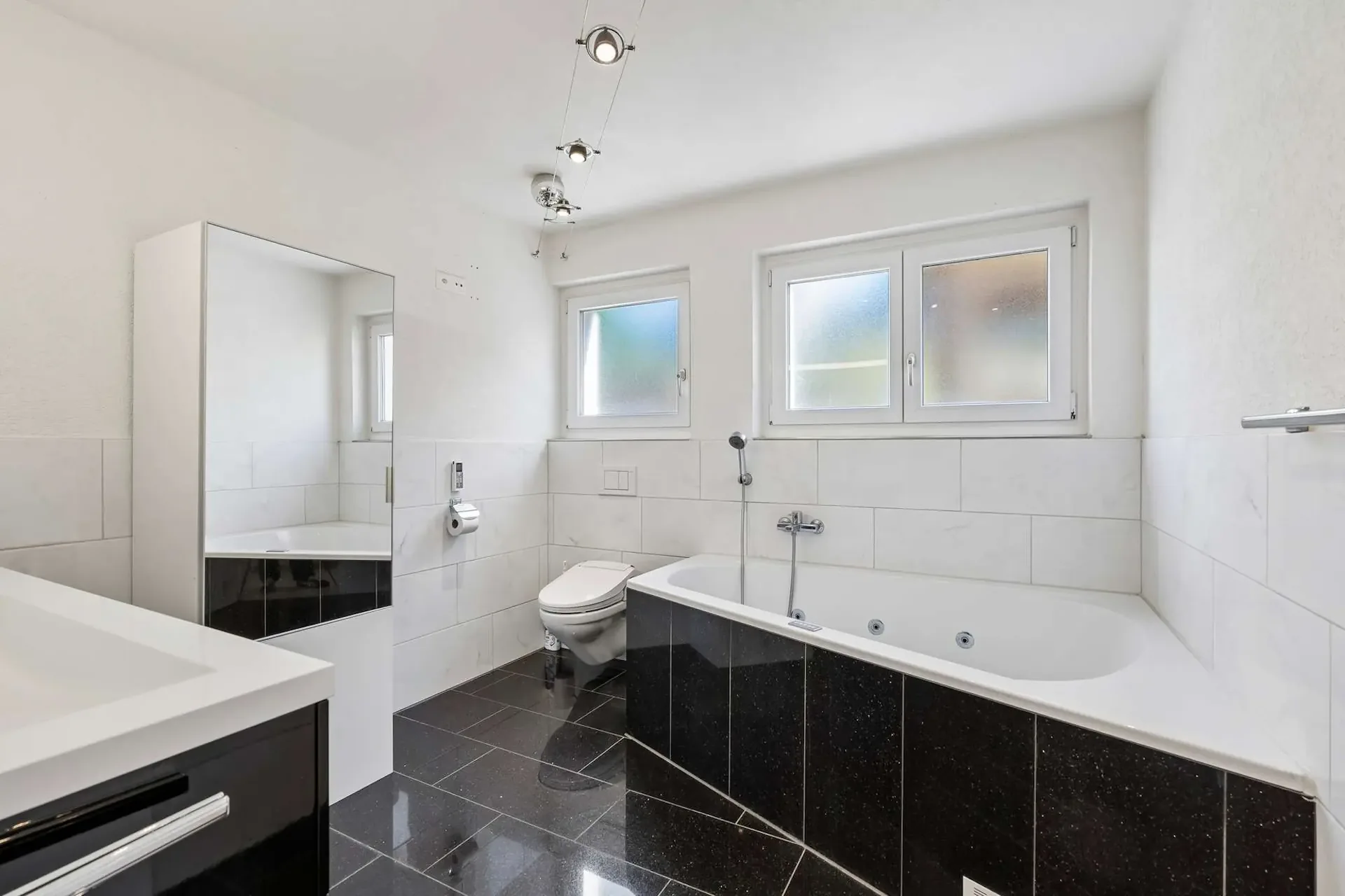 Zweifamilienhaus mit 5.5 und 4.5 Zimmerwohnung