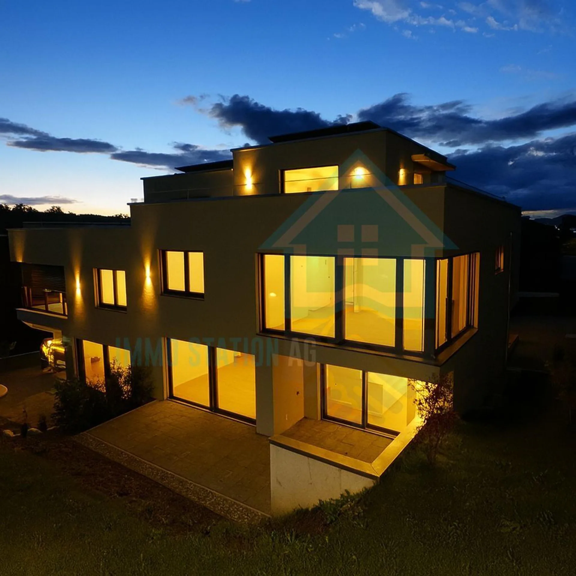 Exklusives Neubau-6.5-Zimmer-Doppeleinfamilienhaus mit Panoramablick