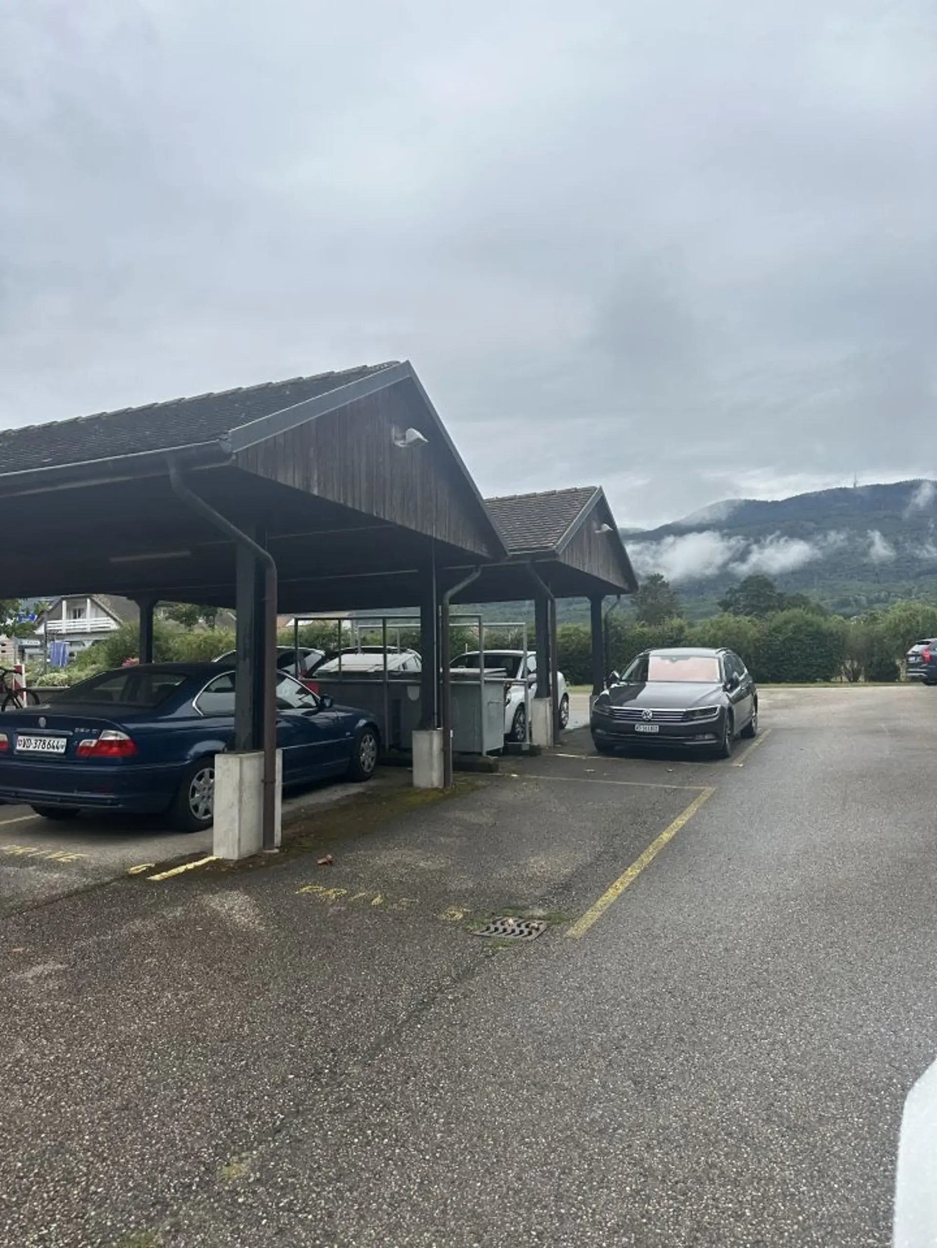 Außenparkplatz in Chéserex