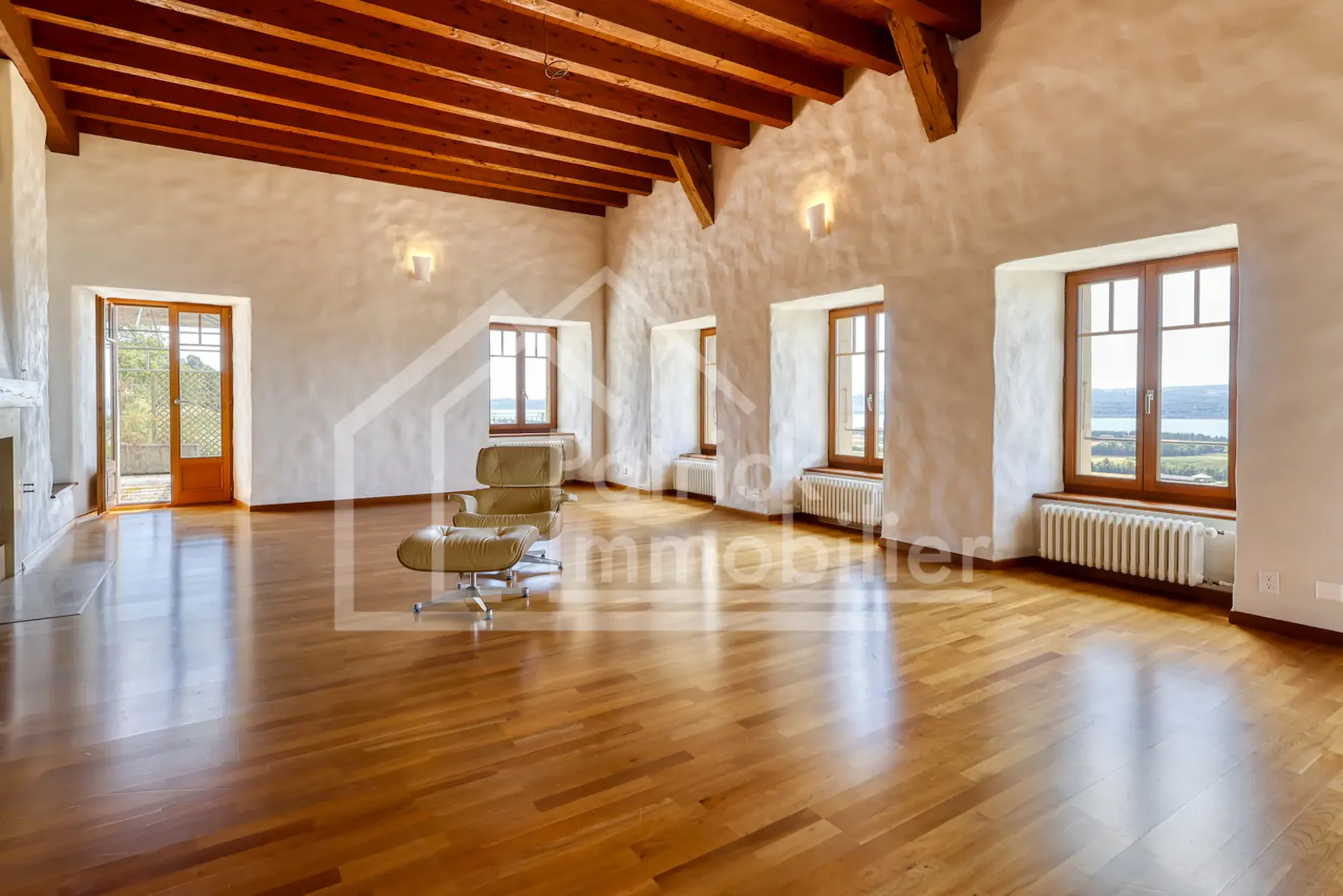 Außergewöhnliche Residenz in Triplex mit Panoramablick auf den See